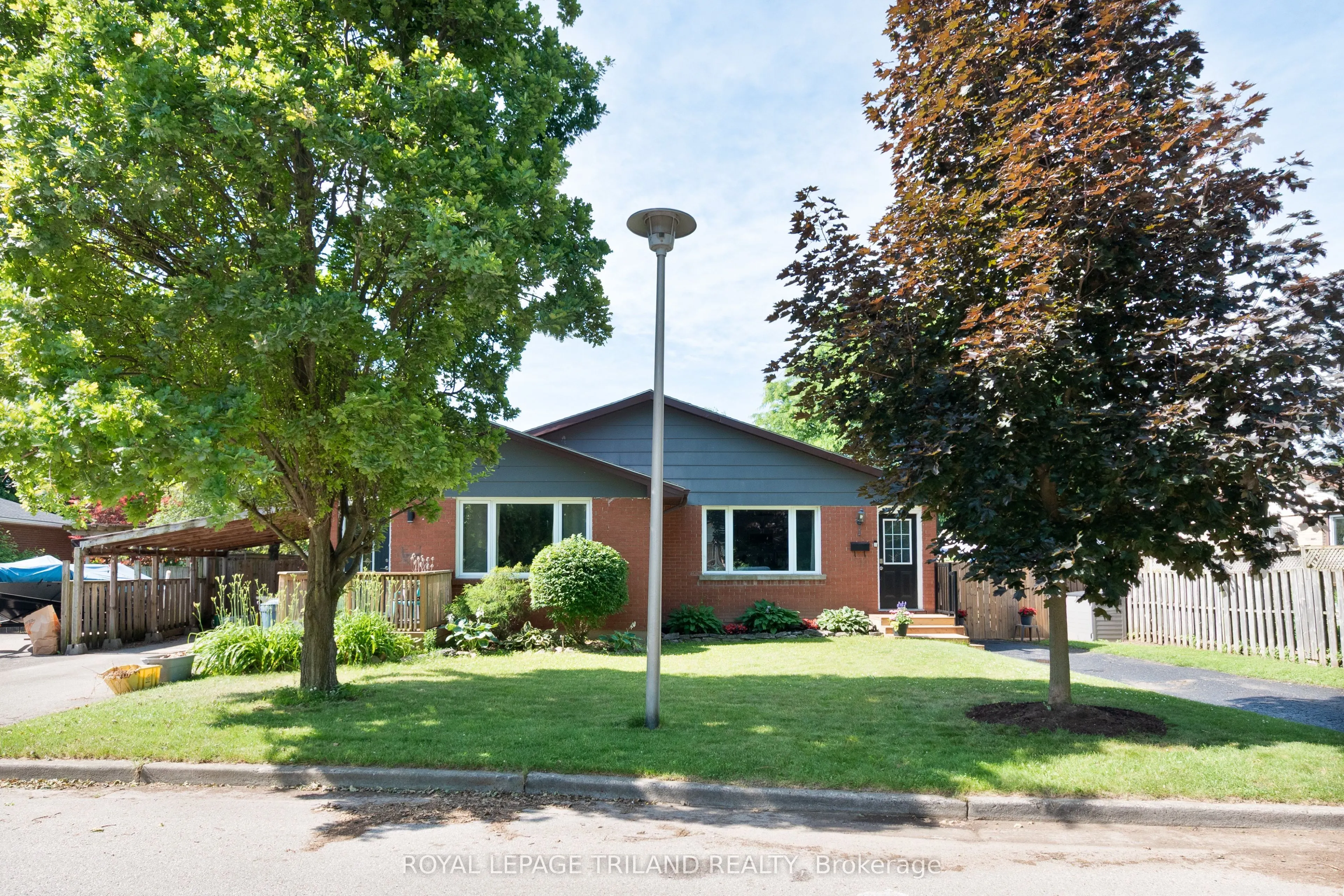 15 Mohegan Crescent