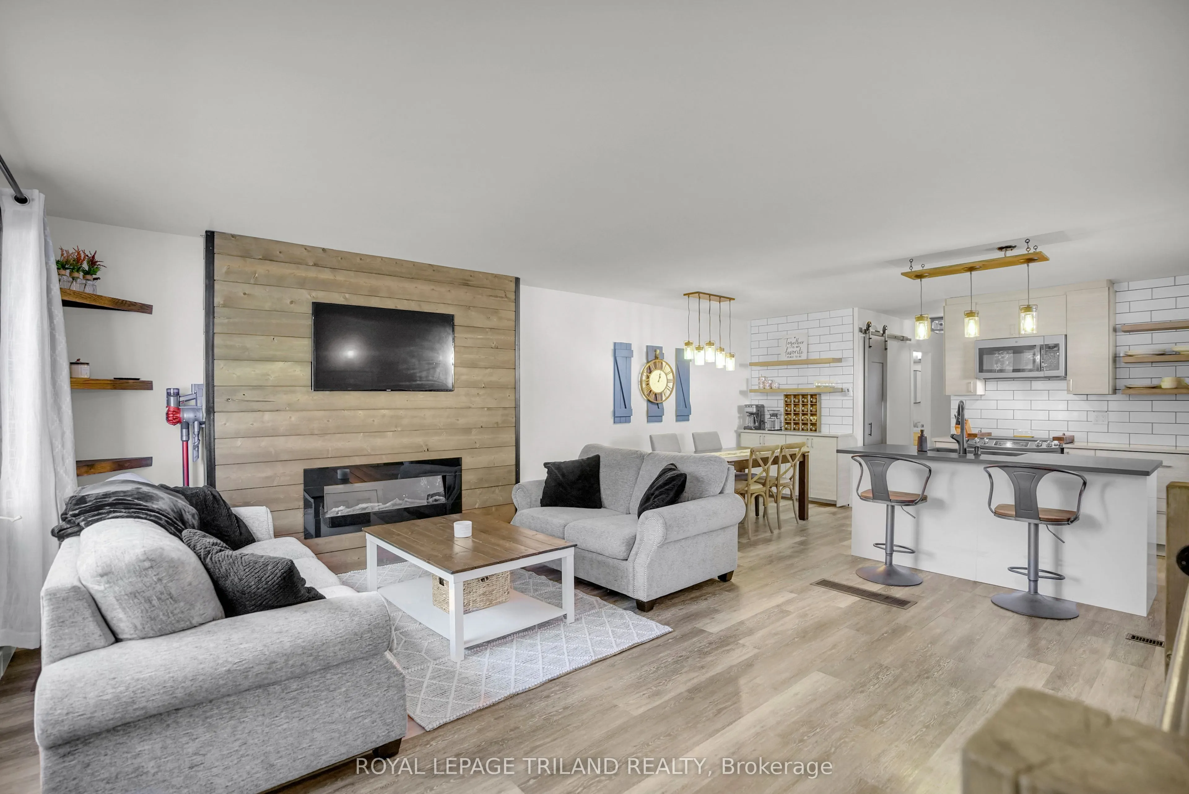 15 Mohegan Crescent