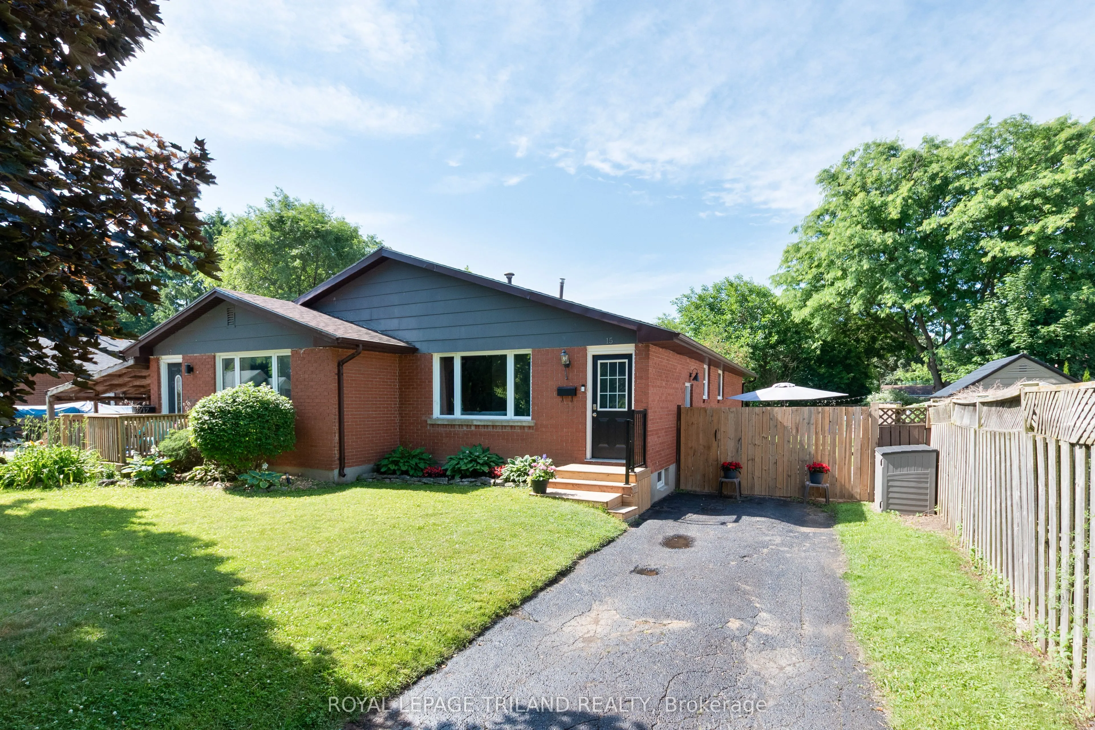 15 Mohegan Crescent