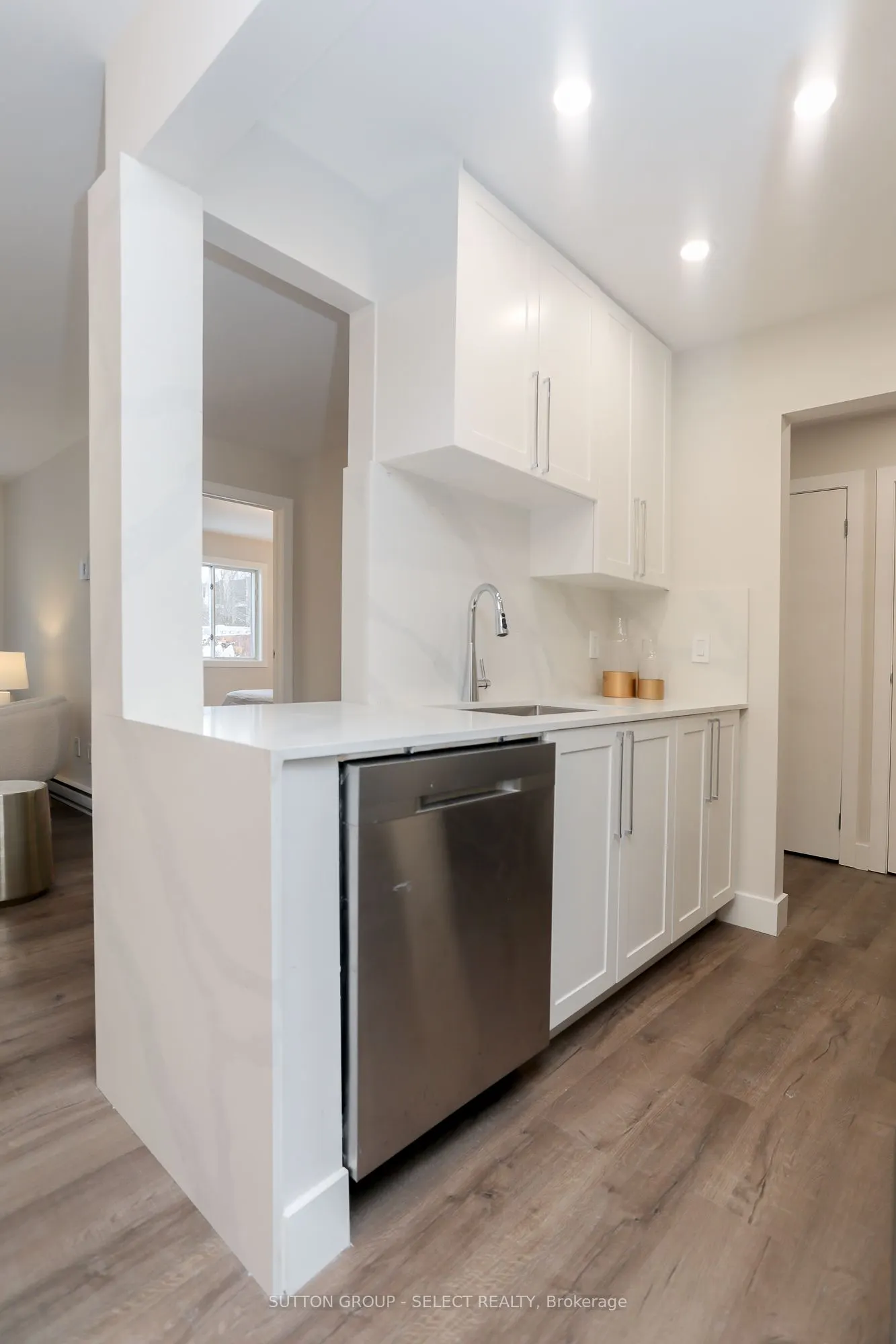 2228 Trafalgar Street, #202