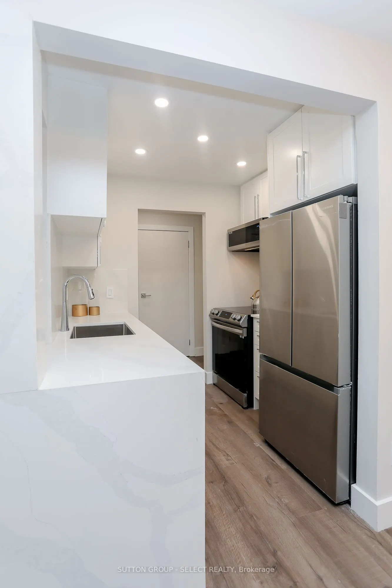 2228 Trafalgar Street, #202