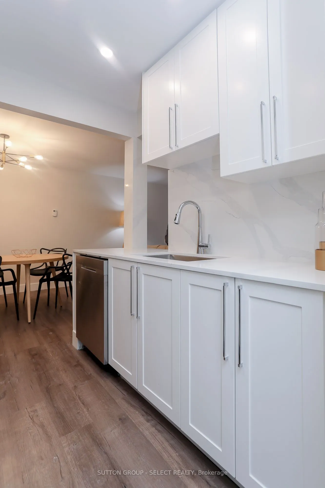 2228 Trafalgar Street, #202