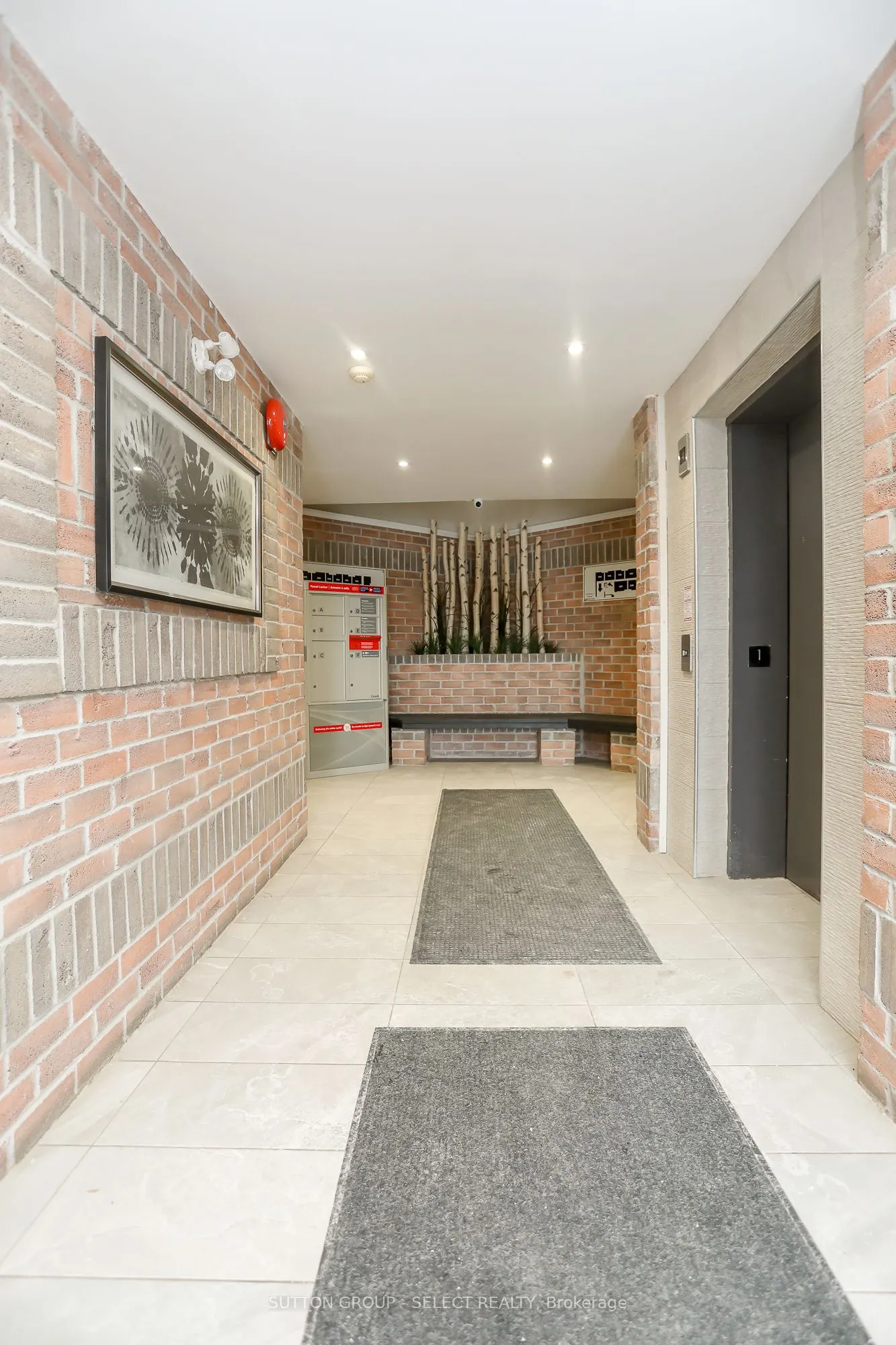 2228 Trafalgar Street, #202