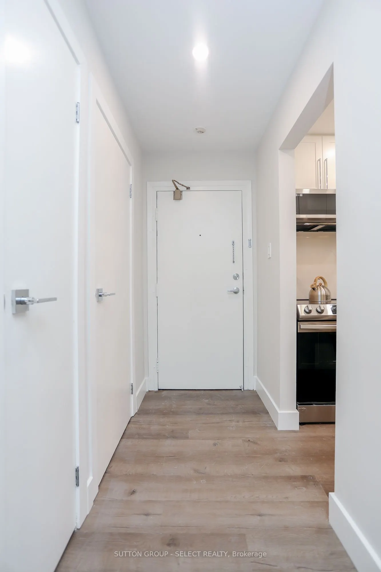 2228 Trafalgar Street, #202