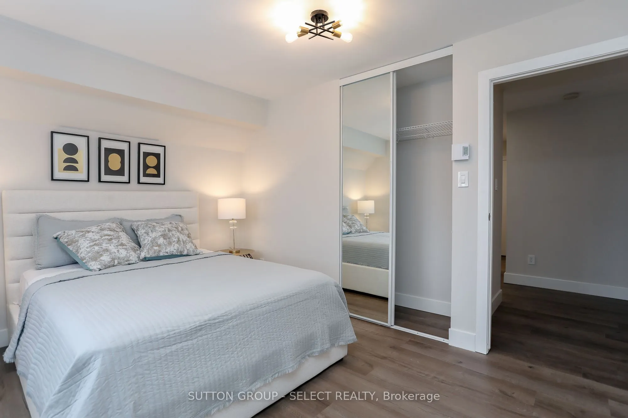 2228 Trafalgar Street, #202
