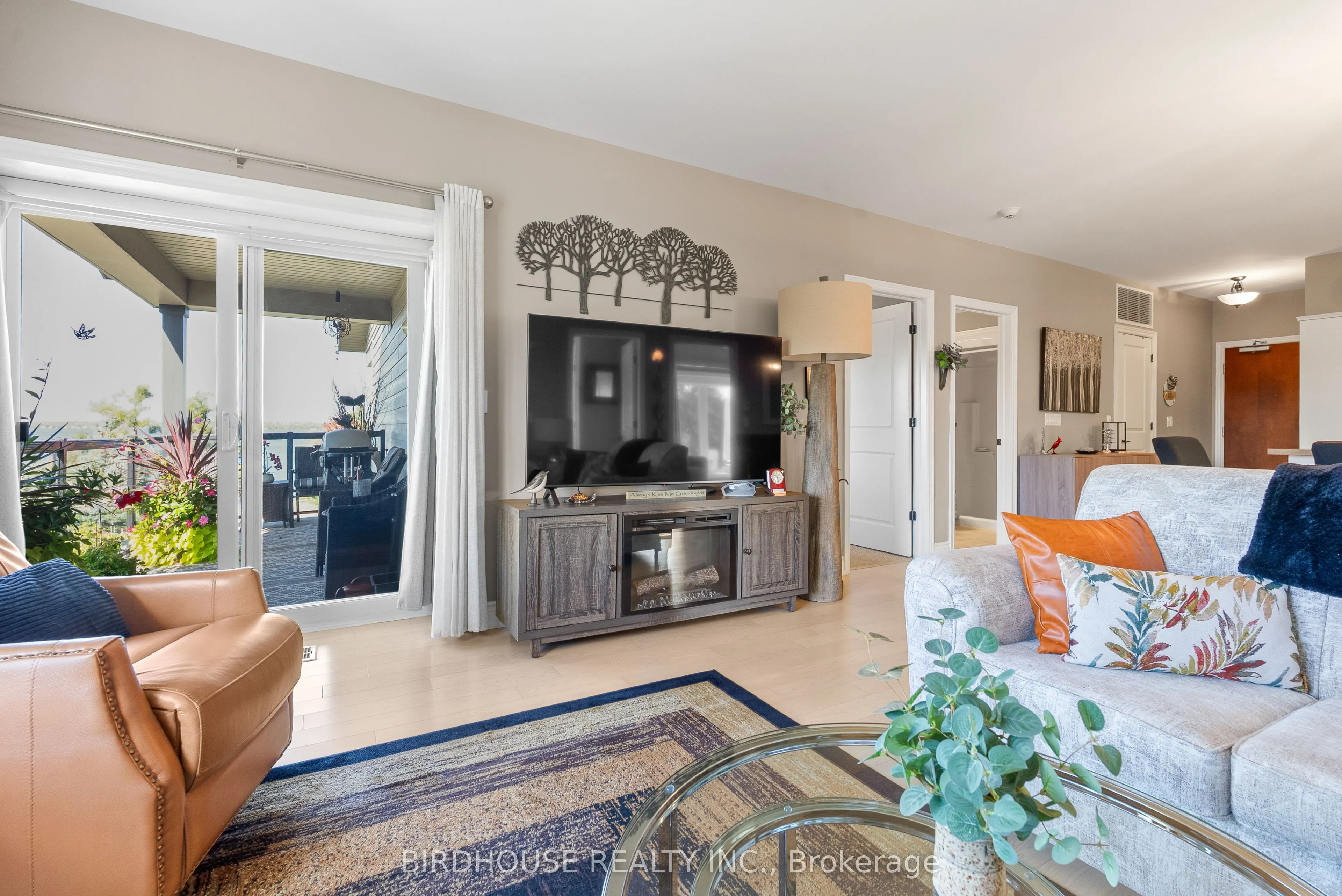 94 Francis Street W, #301