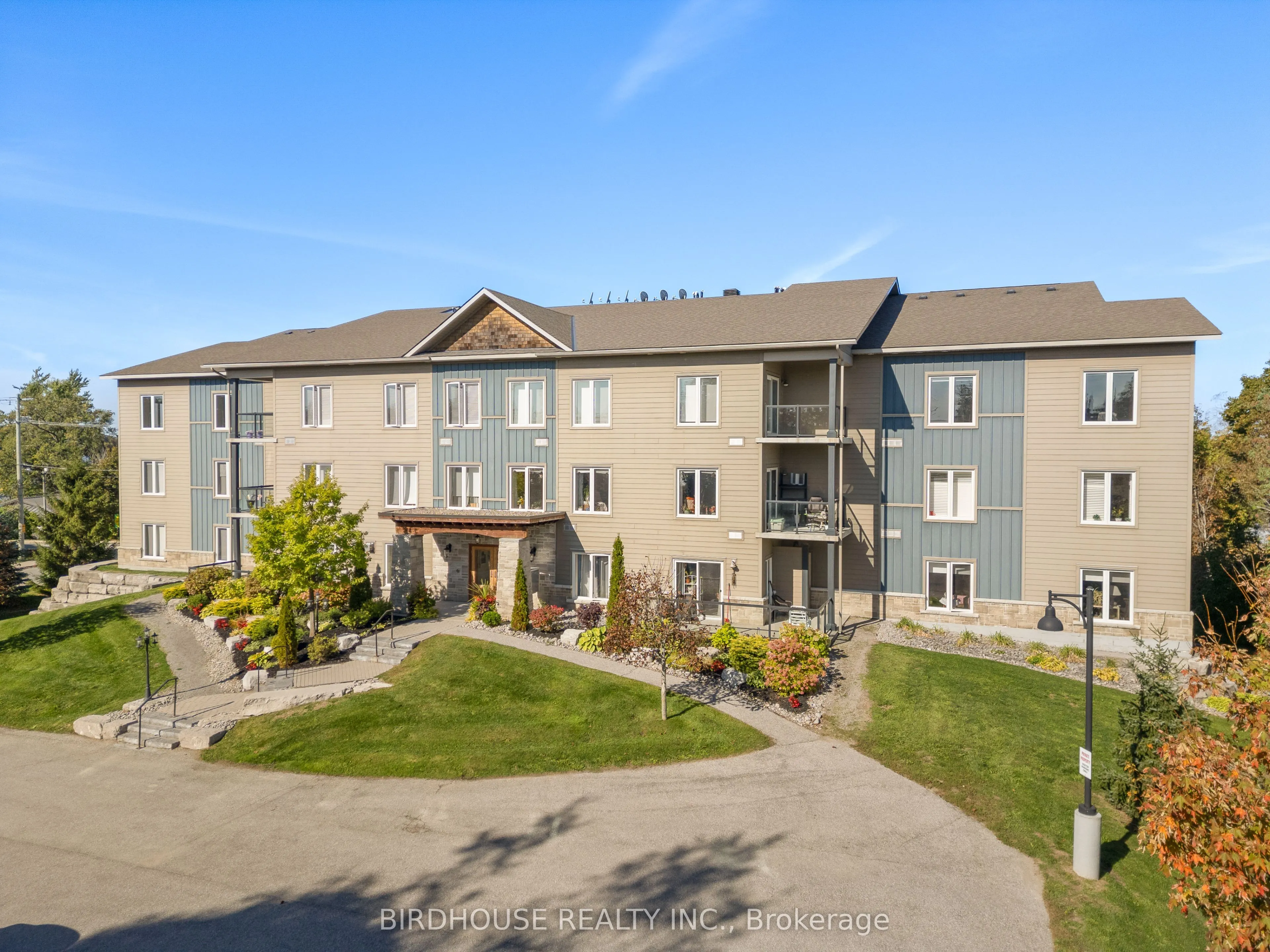94 Francis Street W, #301