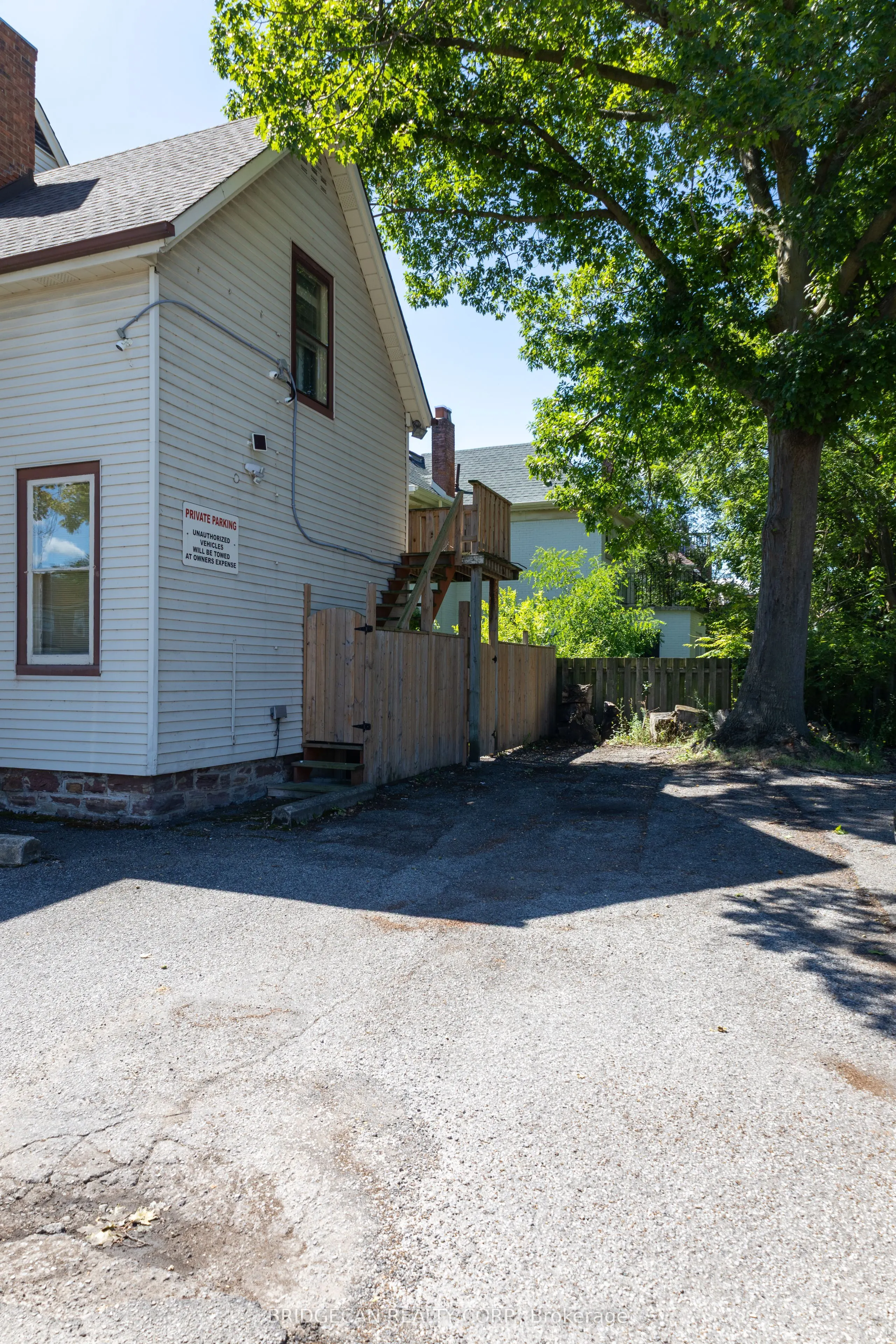 7 Welland Avenue