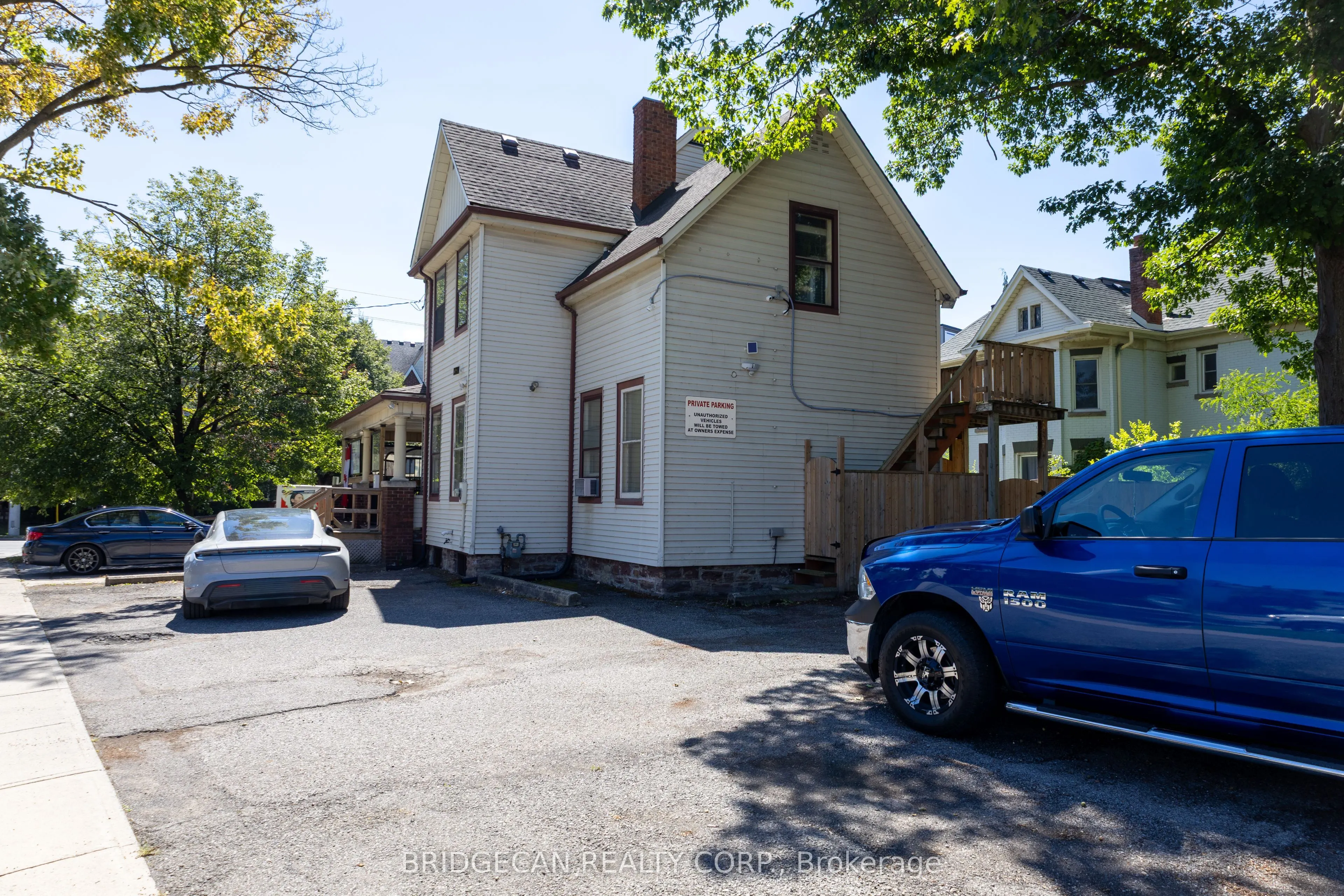 7 Welland Avenue