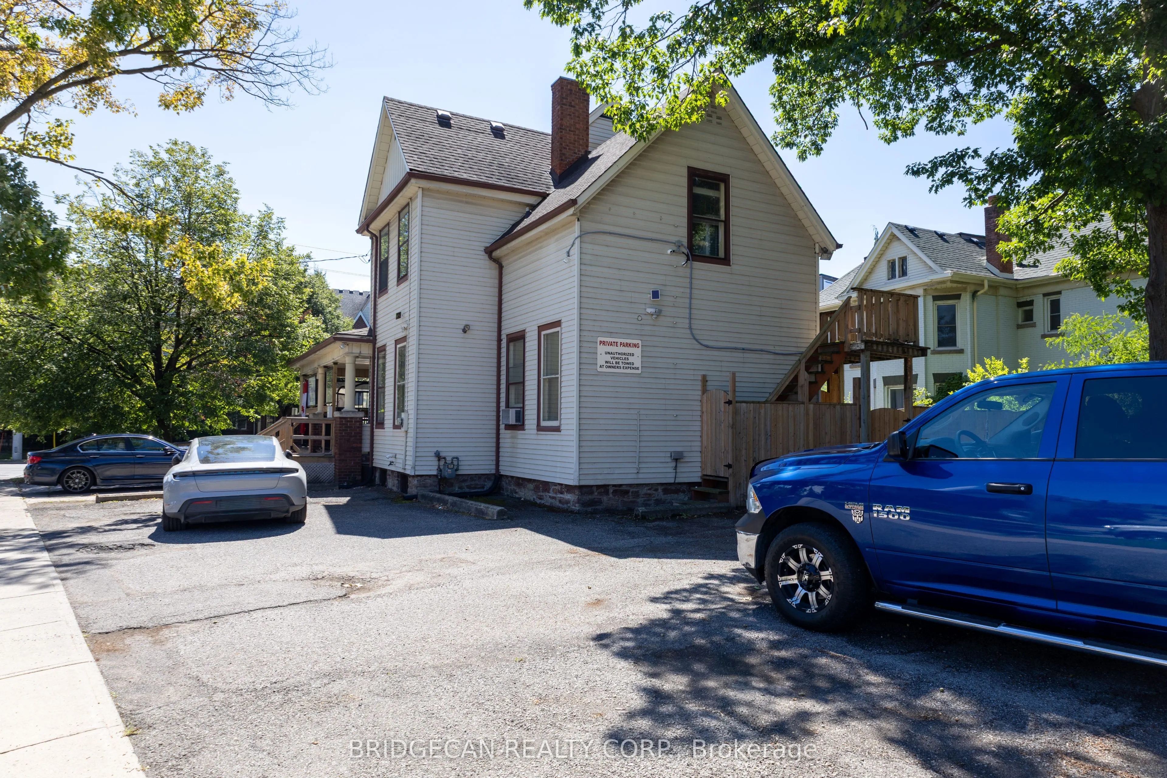 7 Welland Avenue