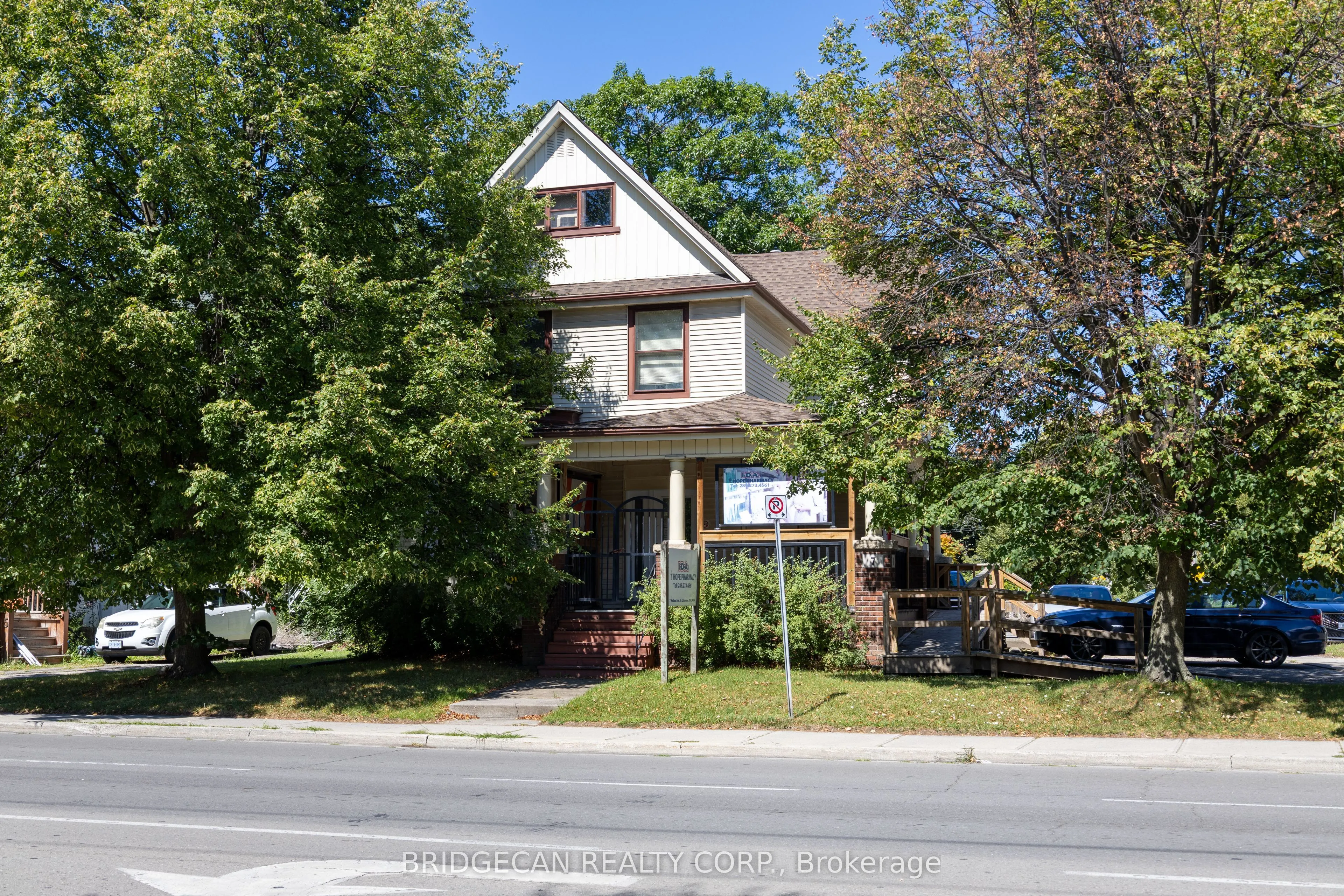 7 Welland Avenue