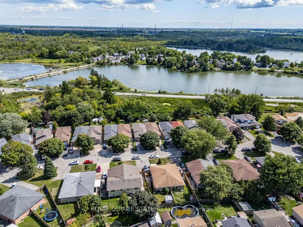 19 Lampman Crescent
