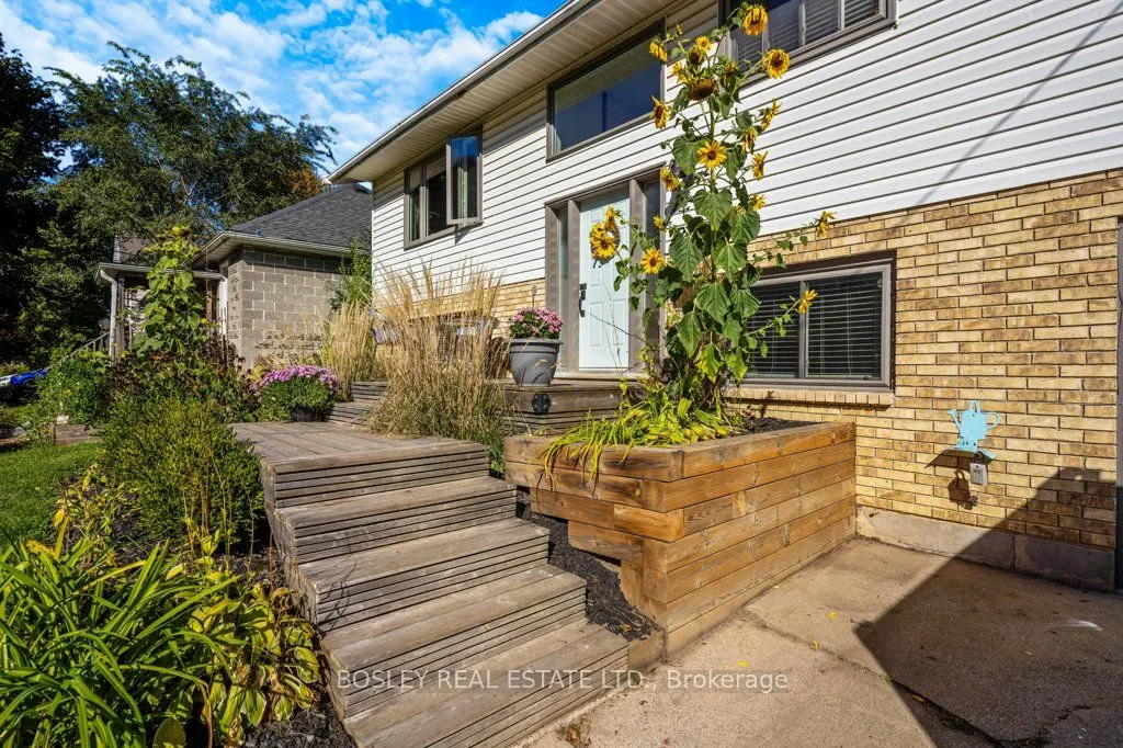 5 Lowell Street N