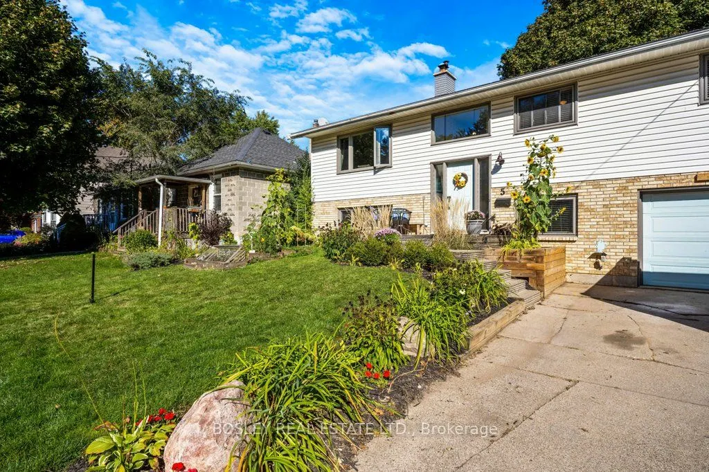 5 Lowell Street N