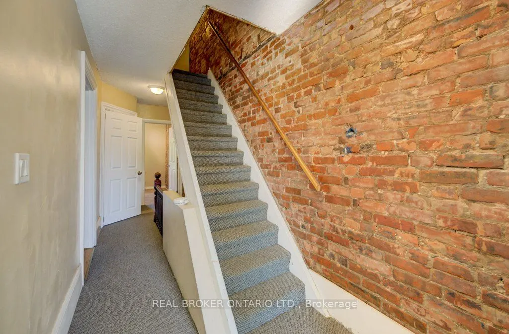 297 Bay Street N