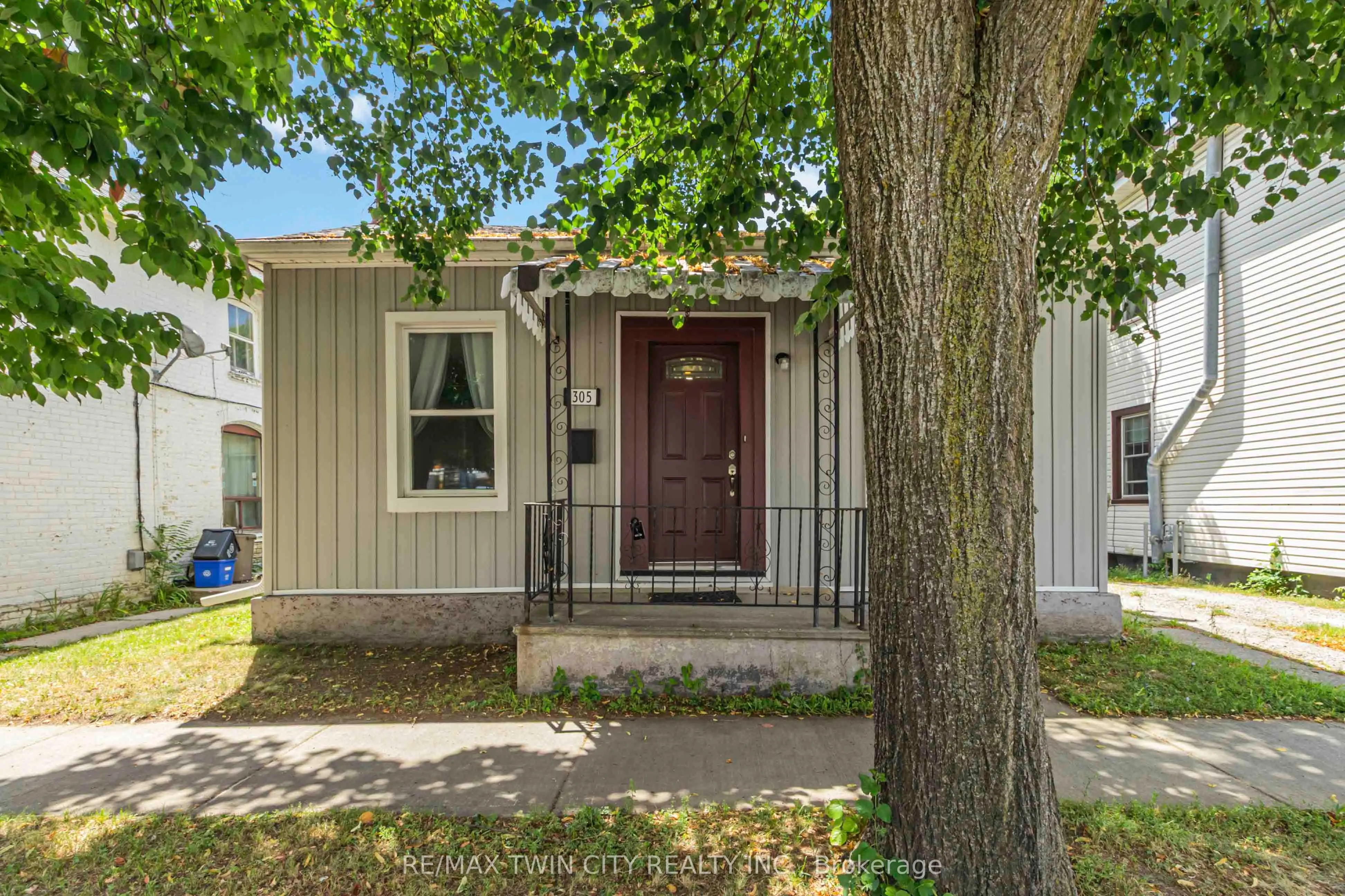 305 Dalhousie Street