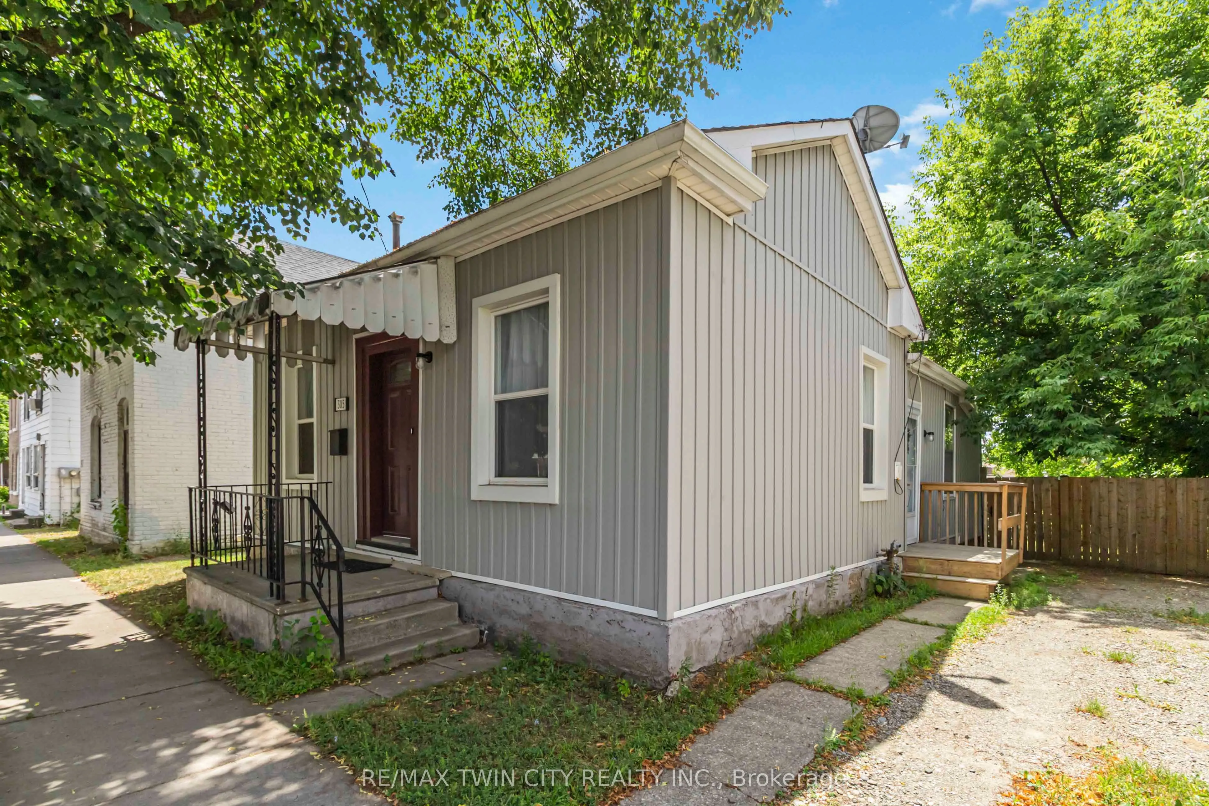 305 Dalhousie Street