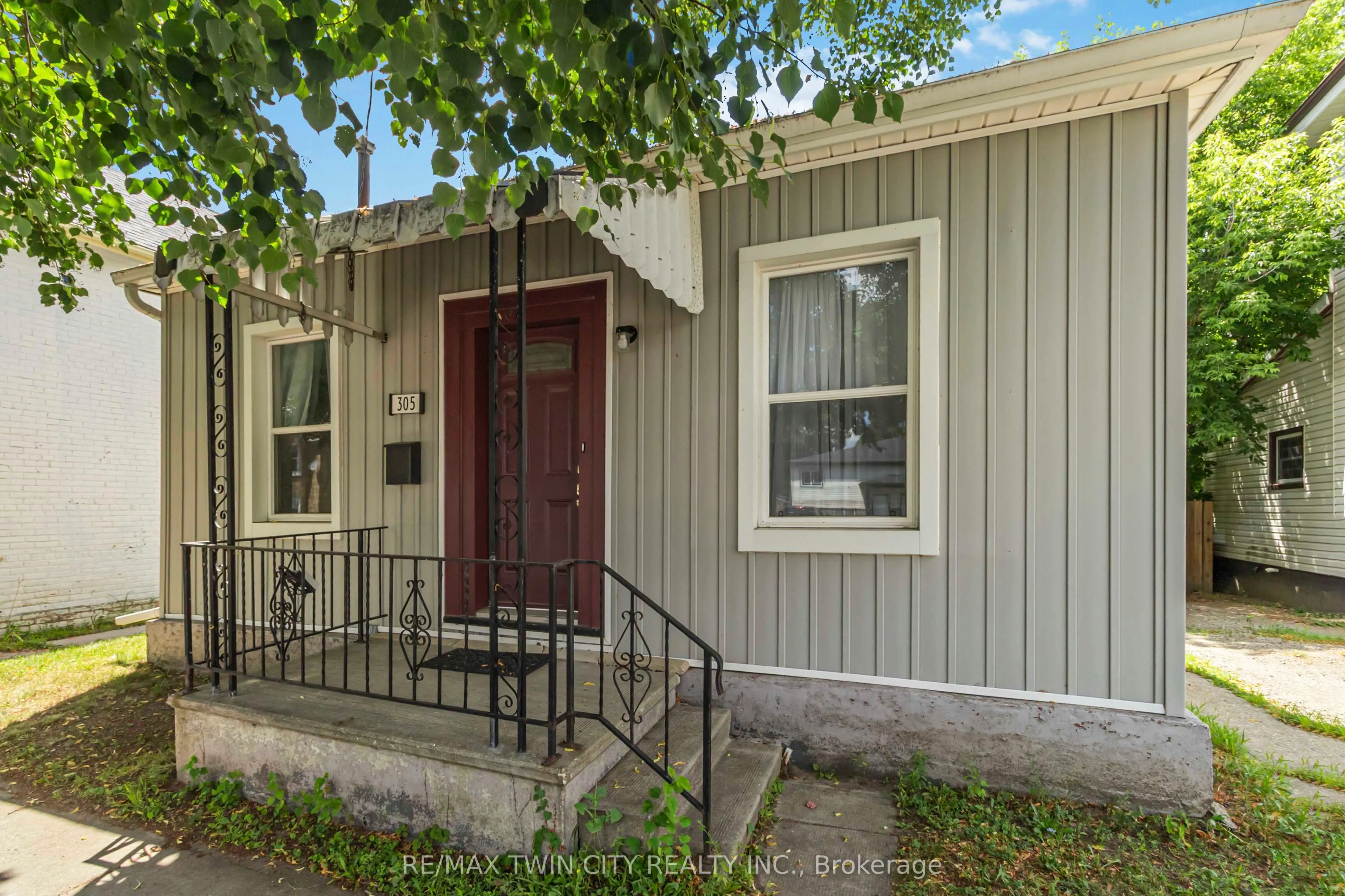 305 Dalhousie Street