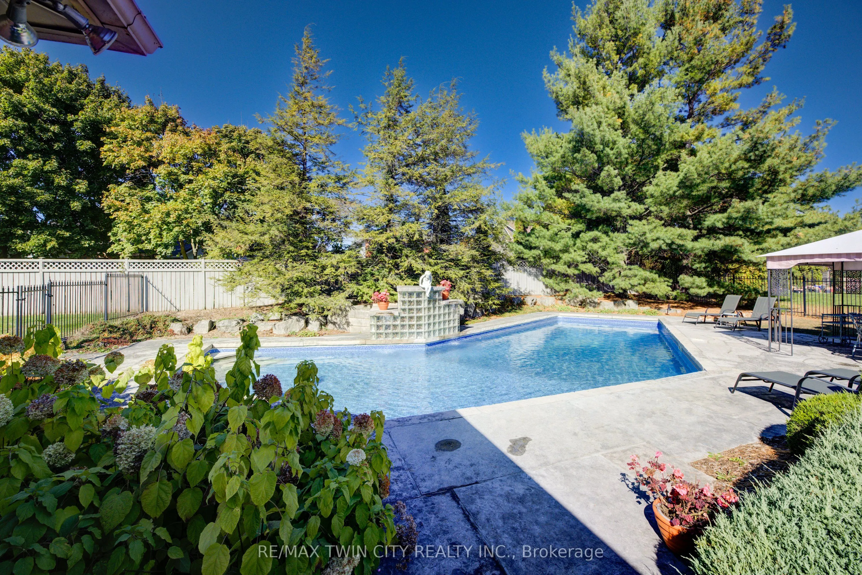 592 Manorwood Court