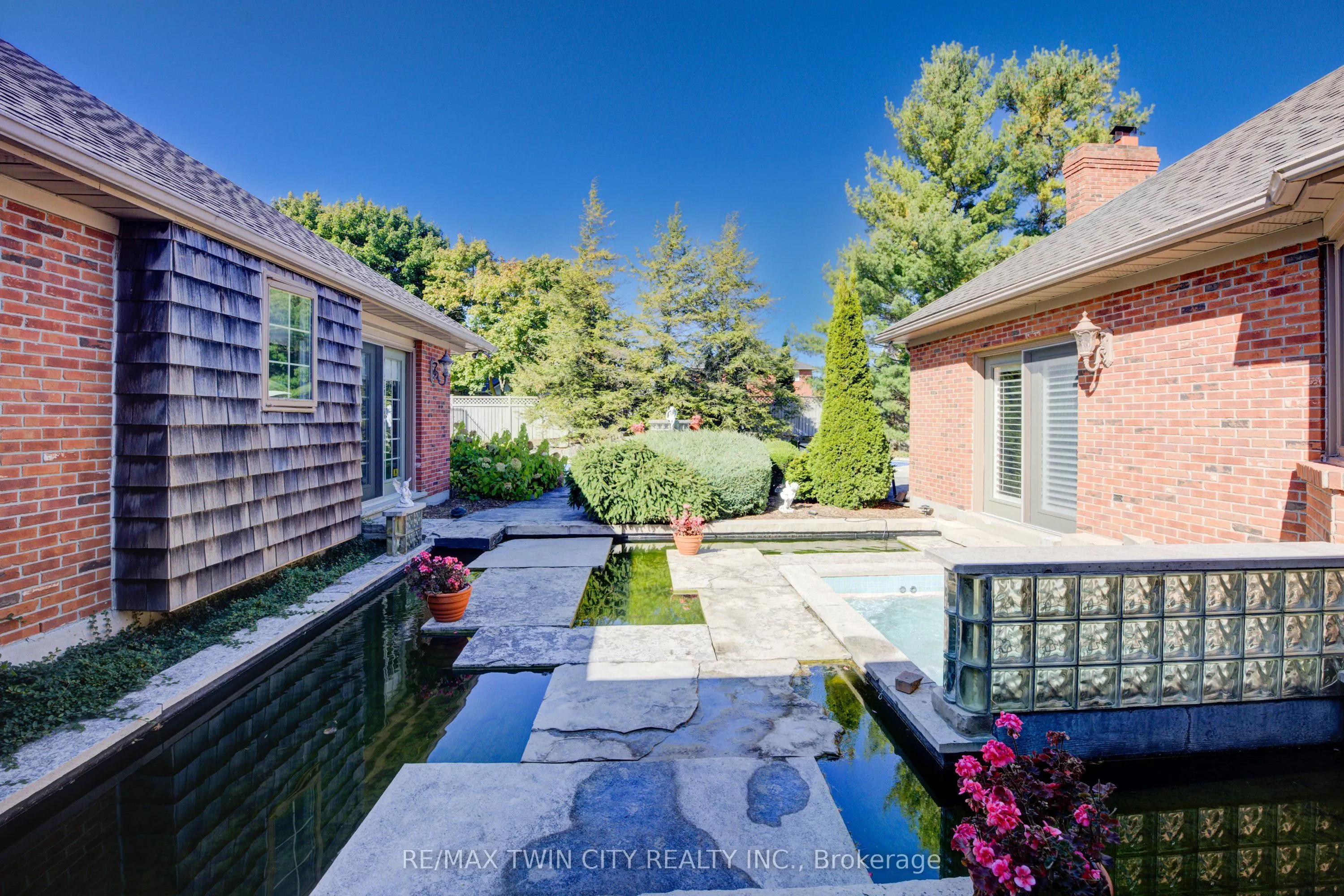 592 Manorwood Court