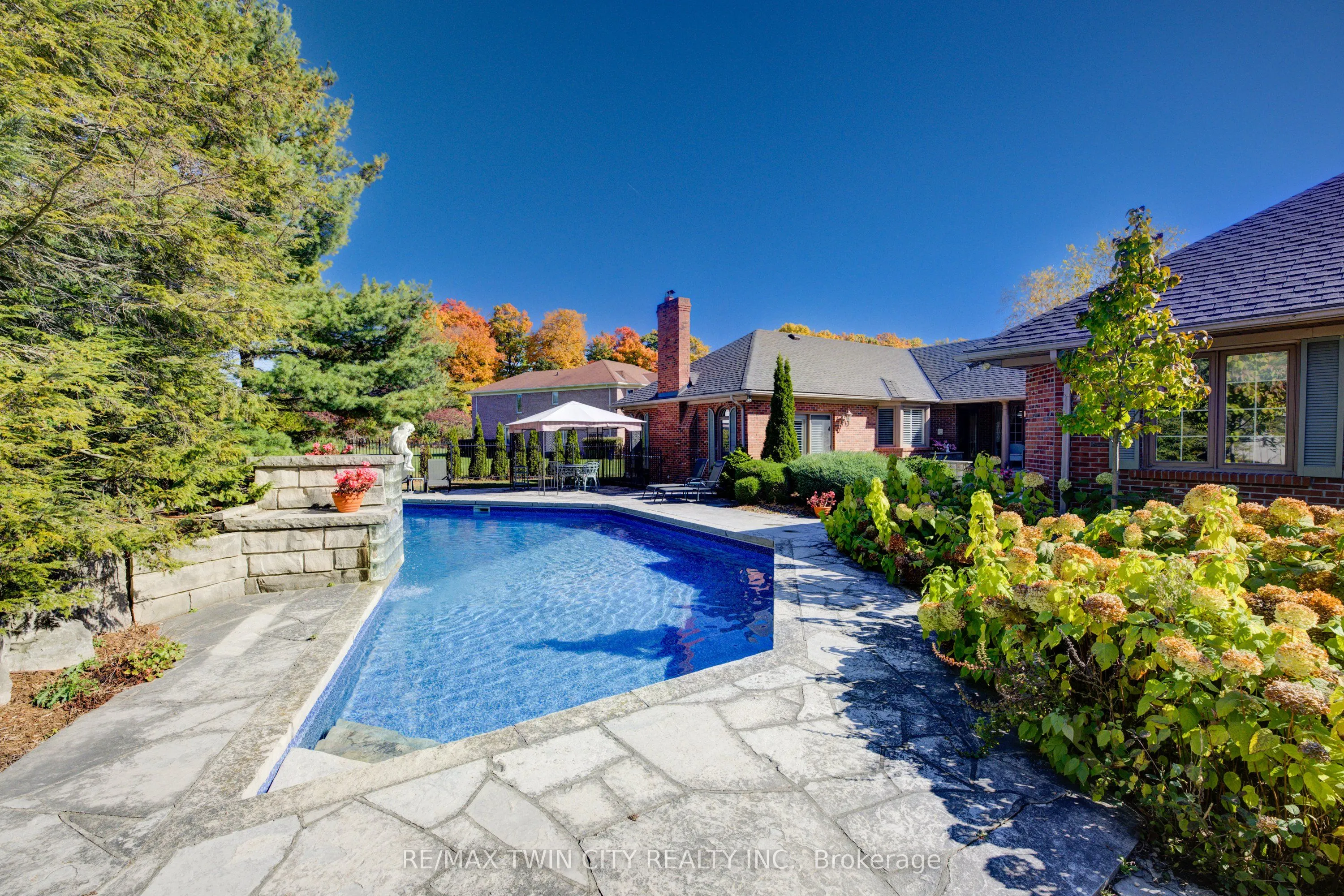 592 Manorwood Court