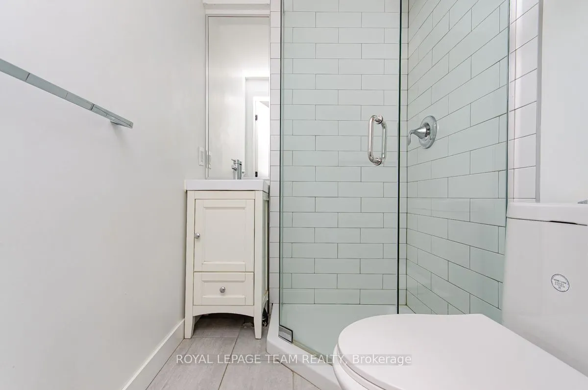 123 CARRUTHERS Avenue, #B