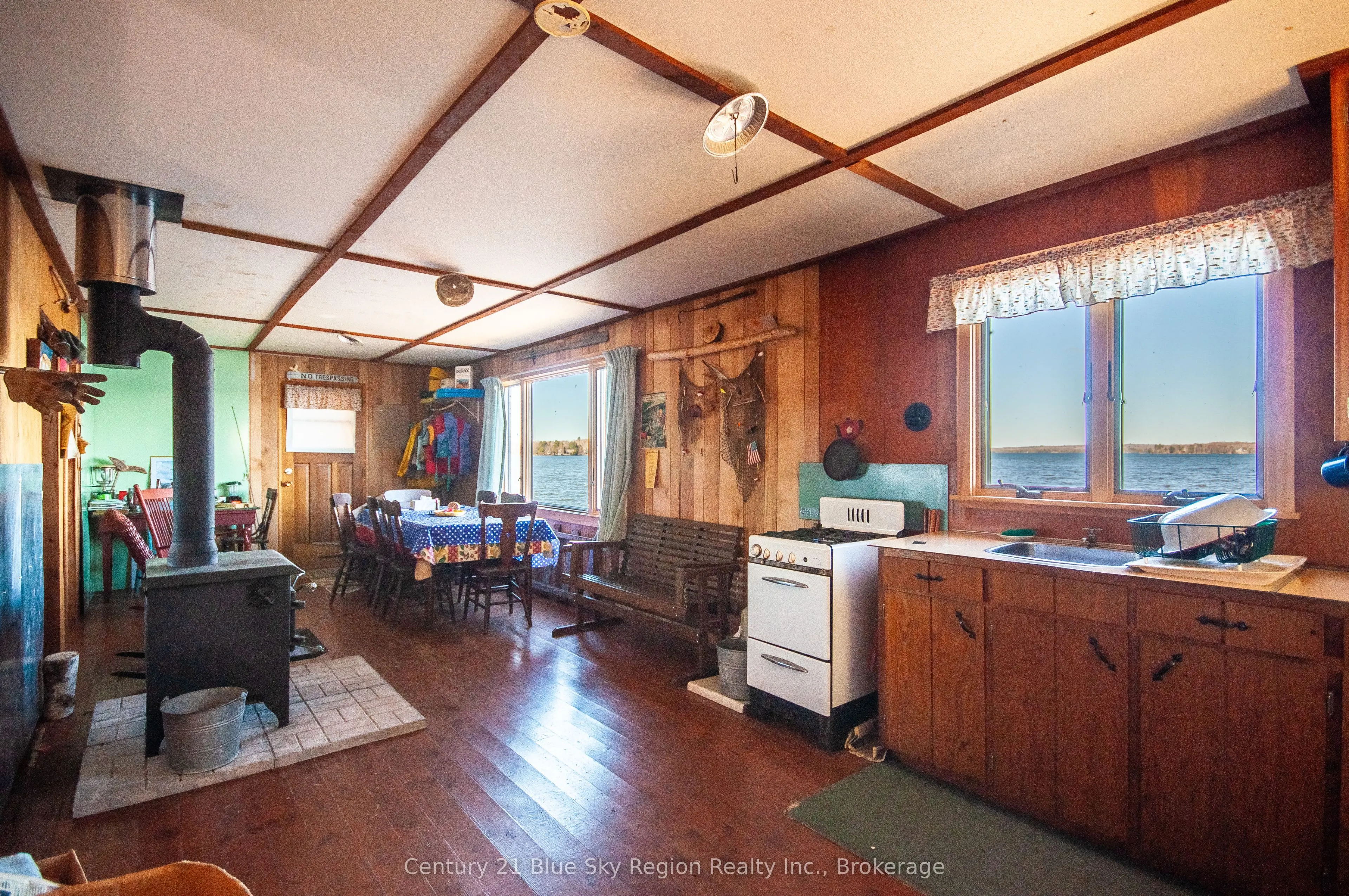 1061 SOUTH SHORE Road