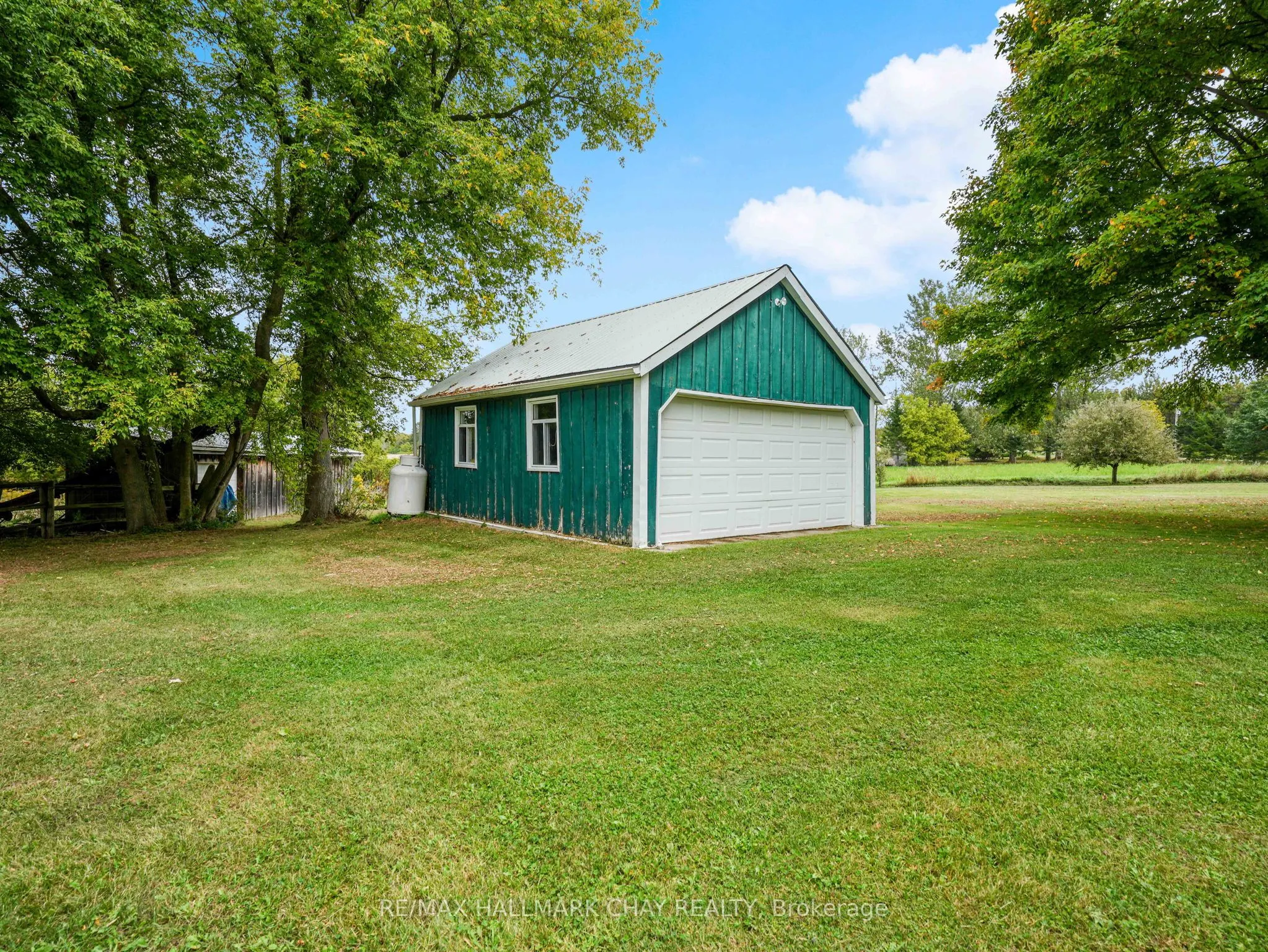 347357 15 Side Road