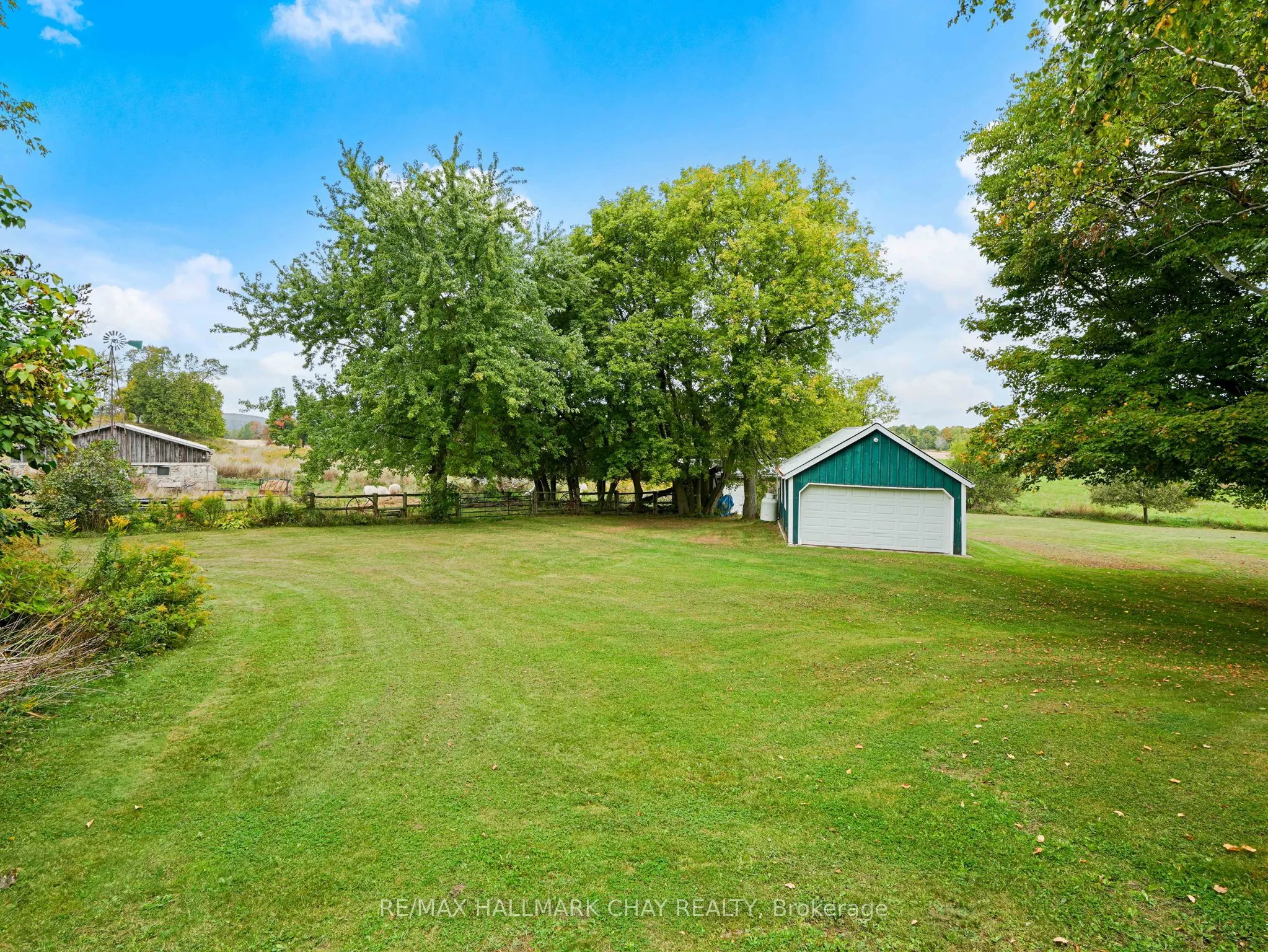 347357 15 Side Road