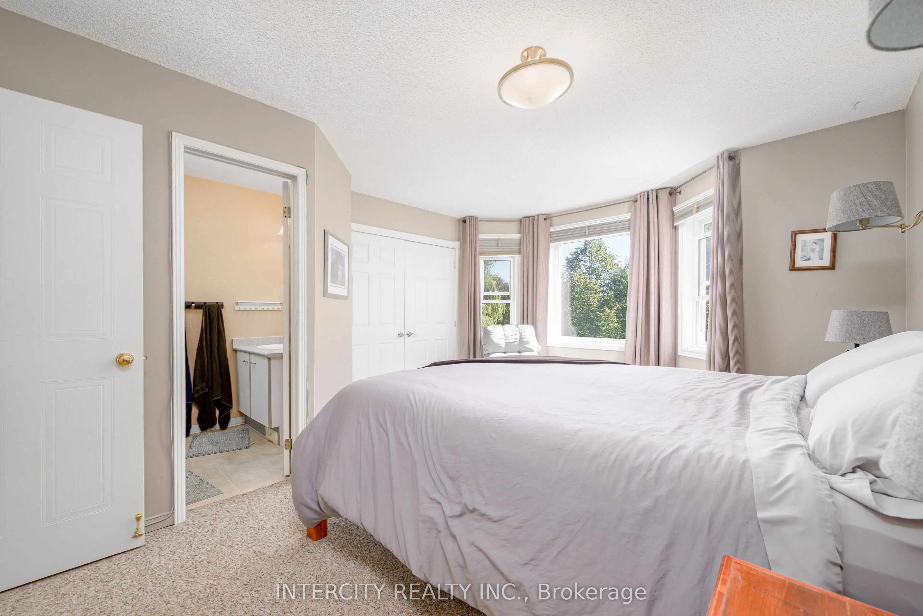 48 Champlain Boulevard