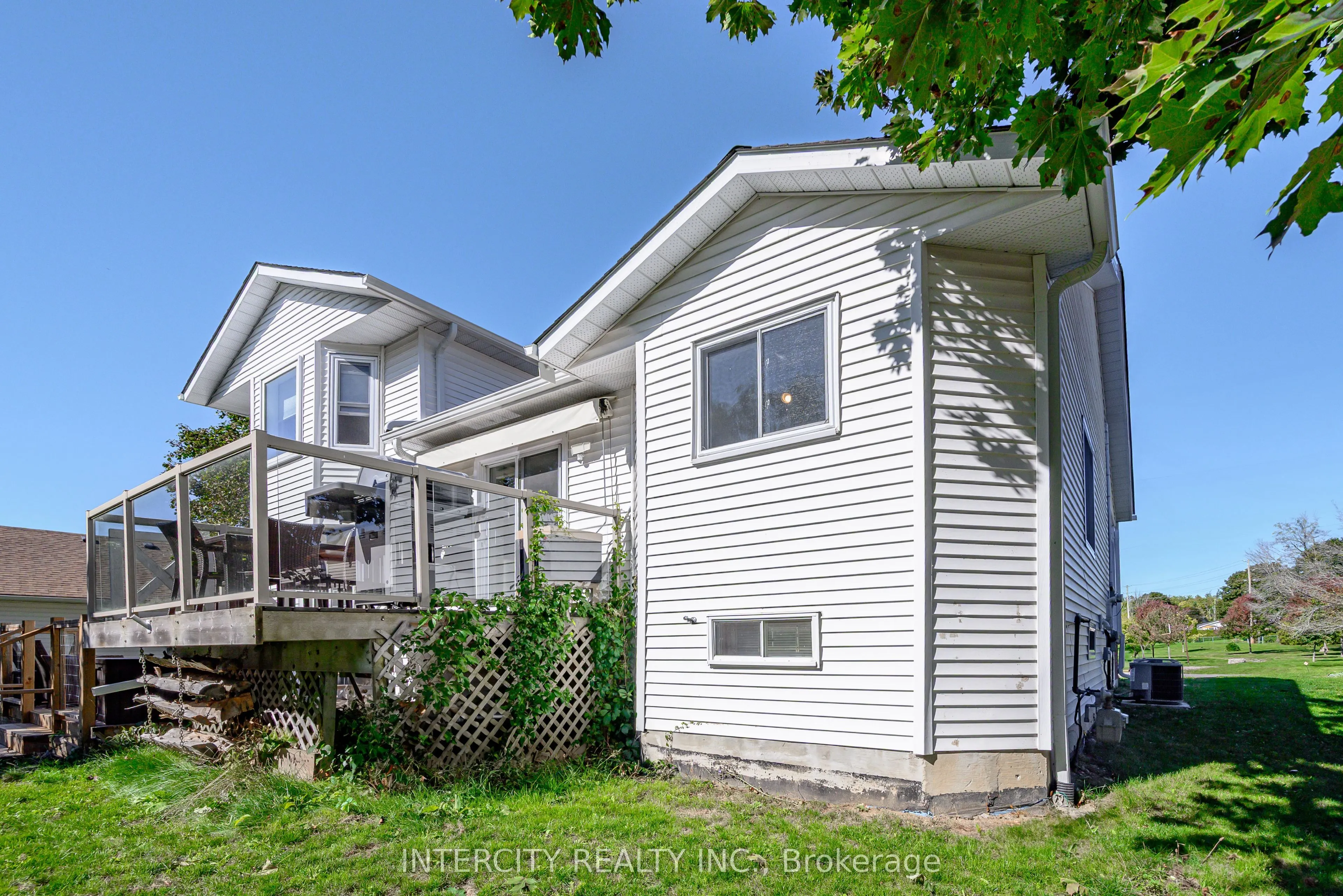 48 Champlain Boulevard