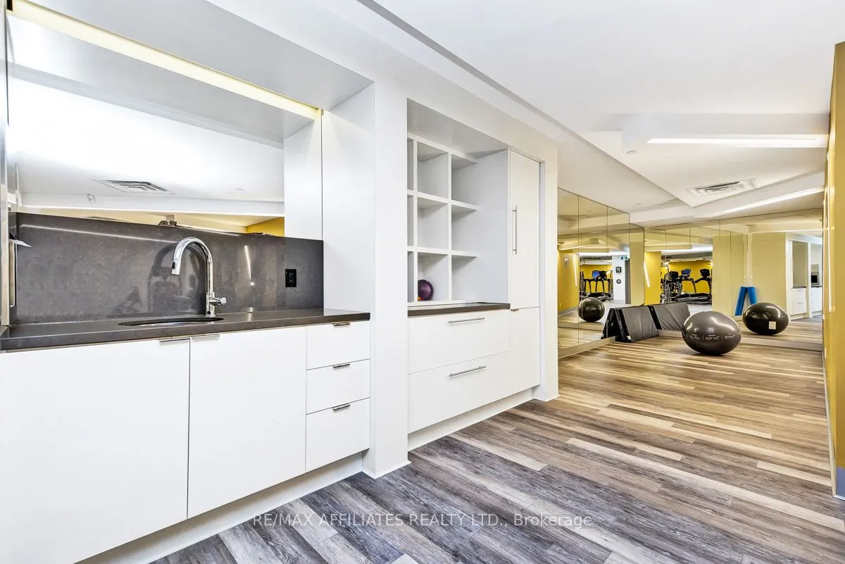 485 Richmond Road, #701