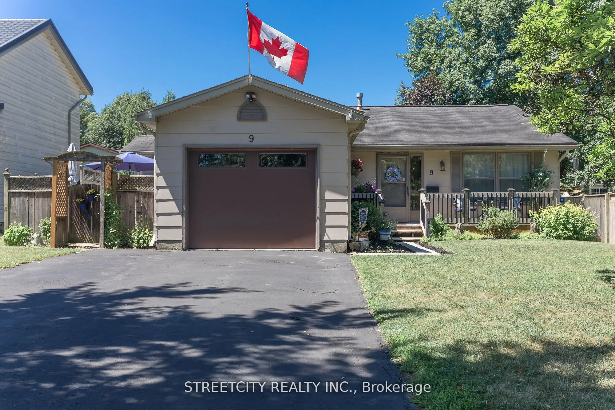 9 Cottonwood Crescent W