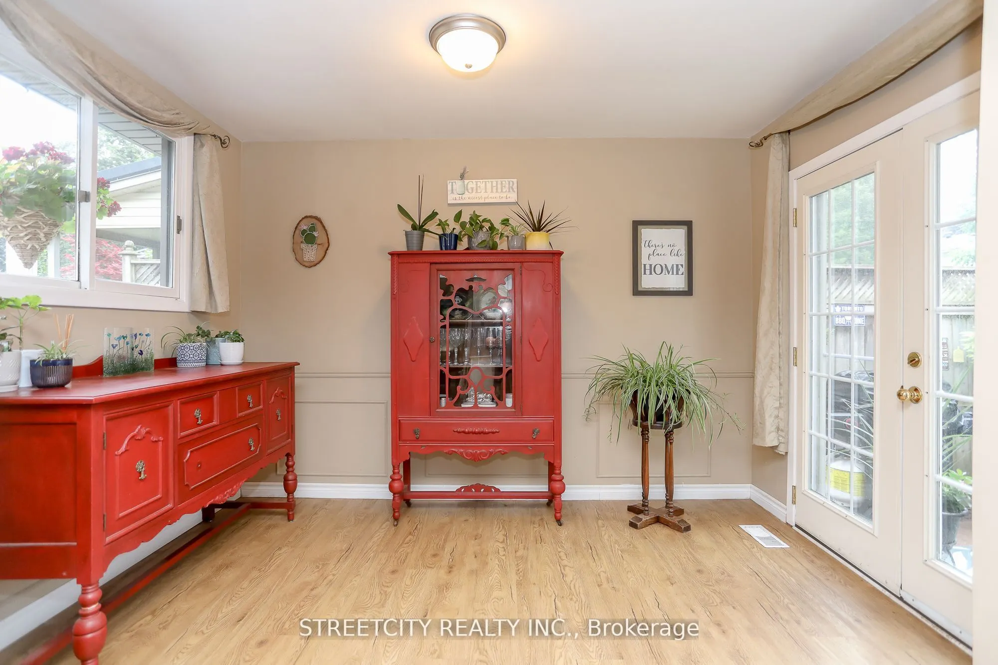 9 Cottonwood Crescent W