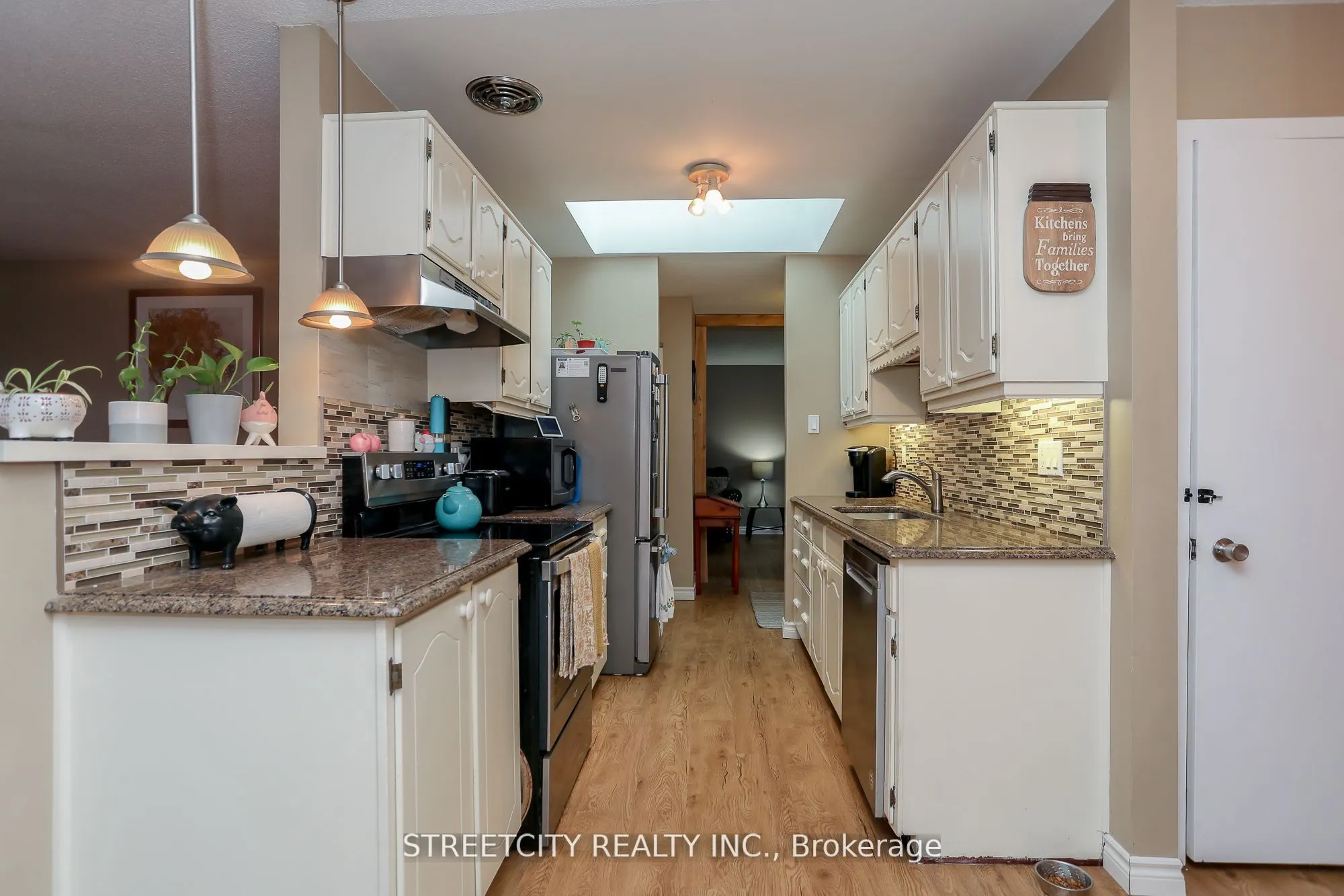 9 Cottonwood Crescent W