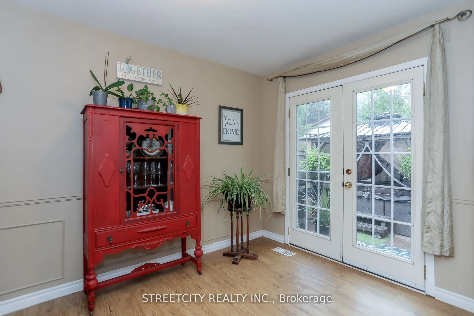 9 Cottonwood Crescent W