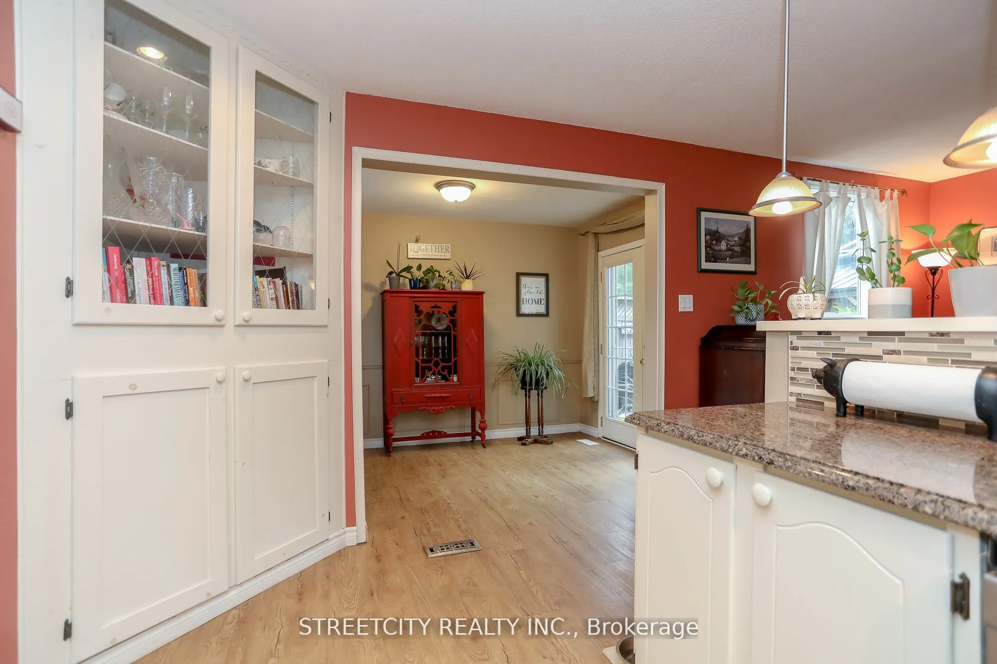 9 Cottonwood Crescent W