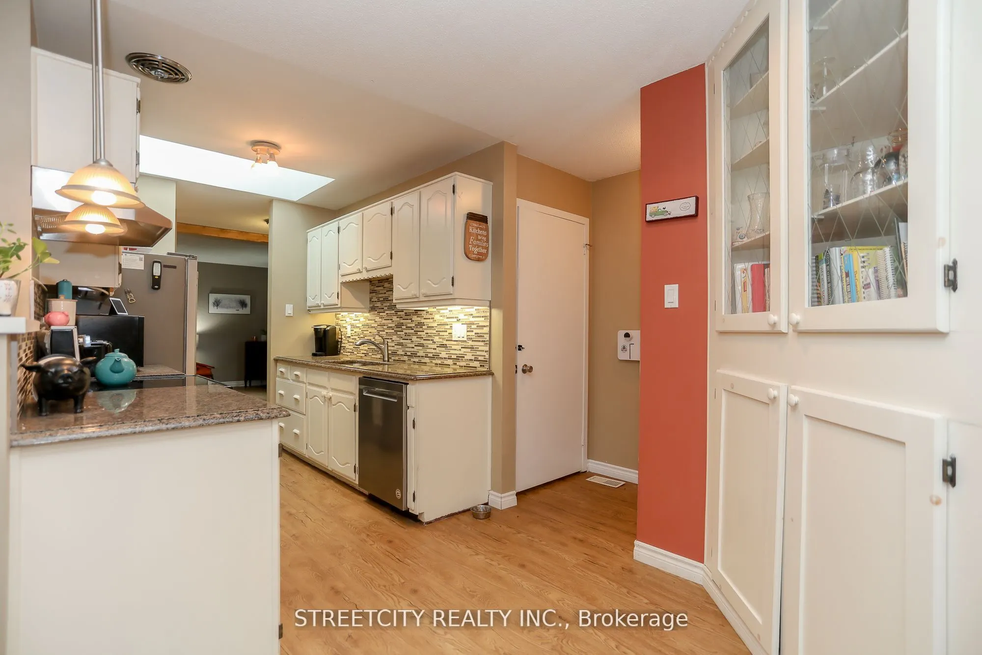 9 Cottonwood Crescent W