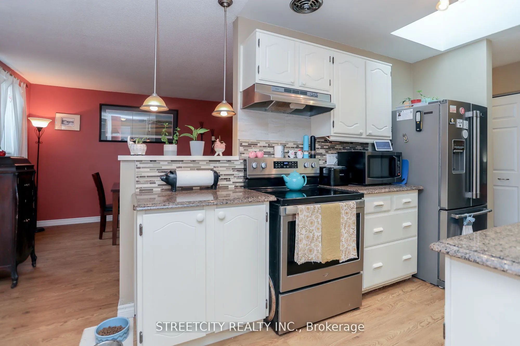 9 Cottonwood Crescent W
