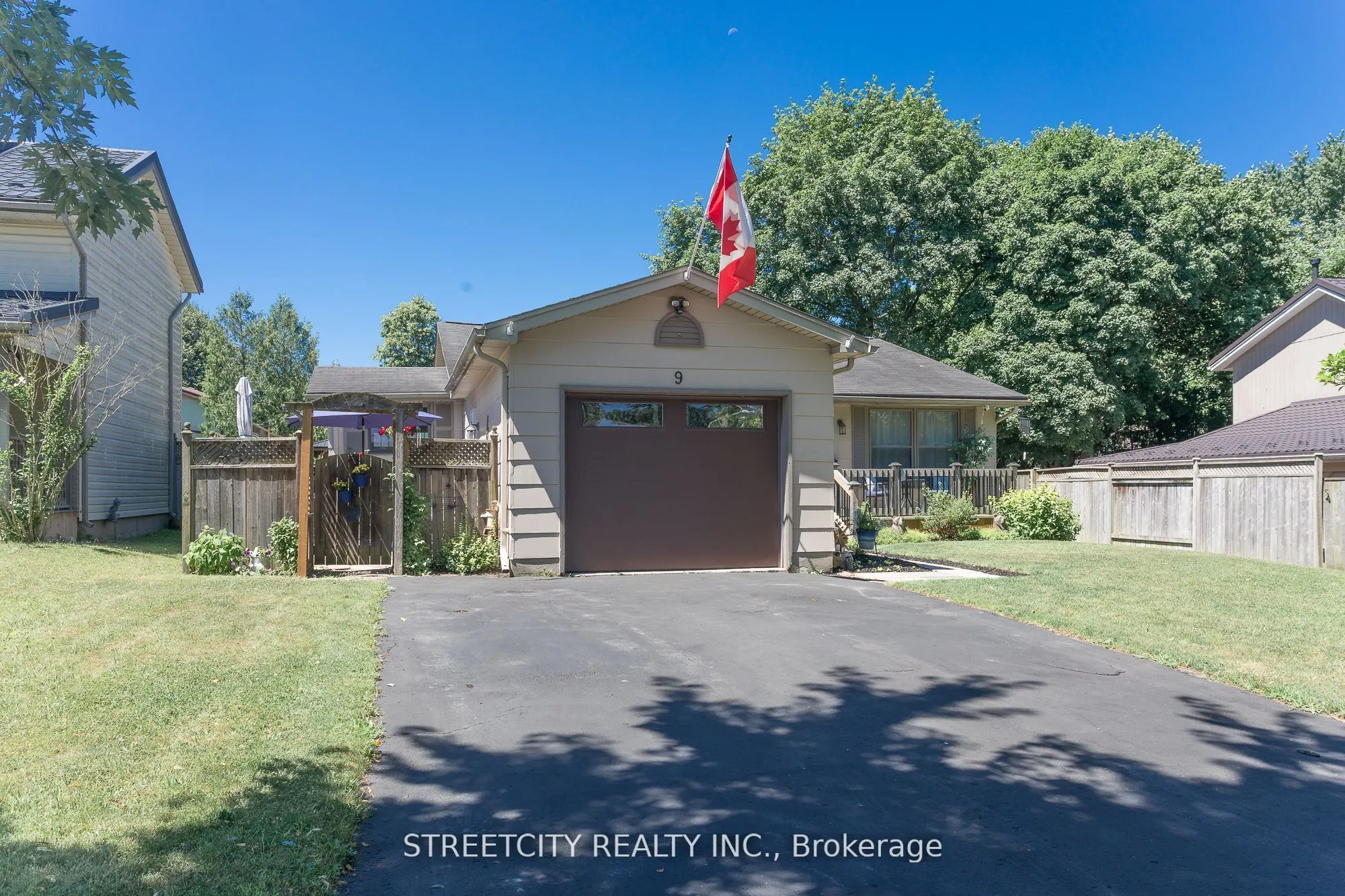 9 Cottonwood Crescent W