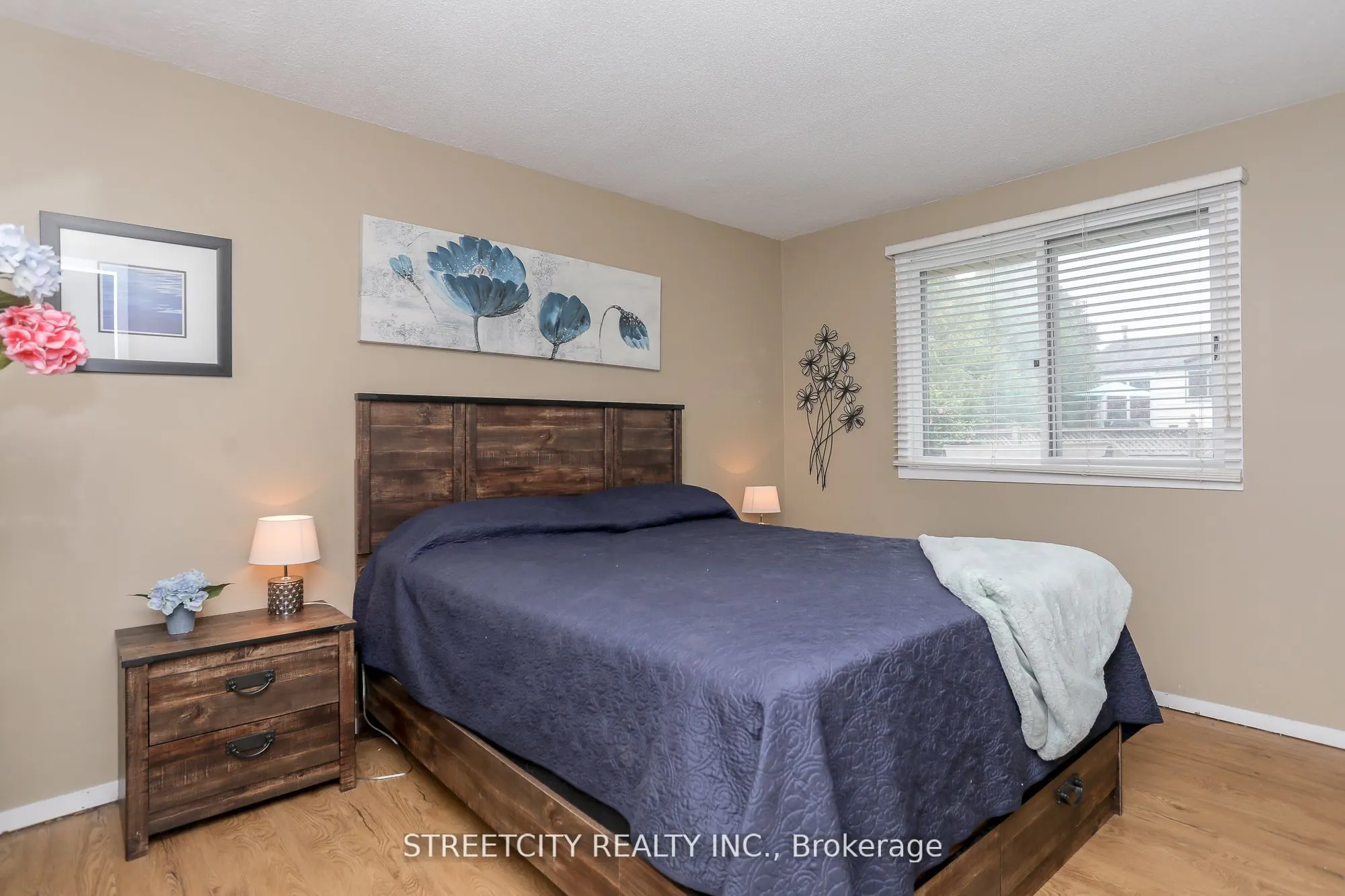 9 Cottonwood Crescent W
