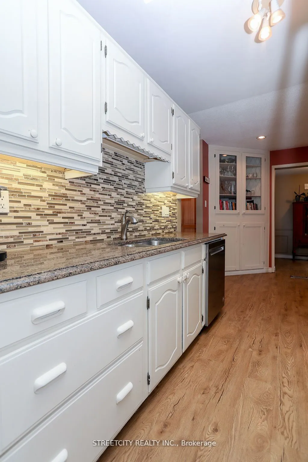9 Cottonwood Crescent W