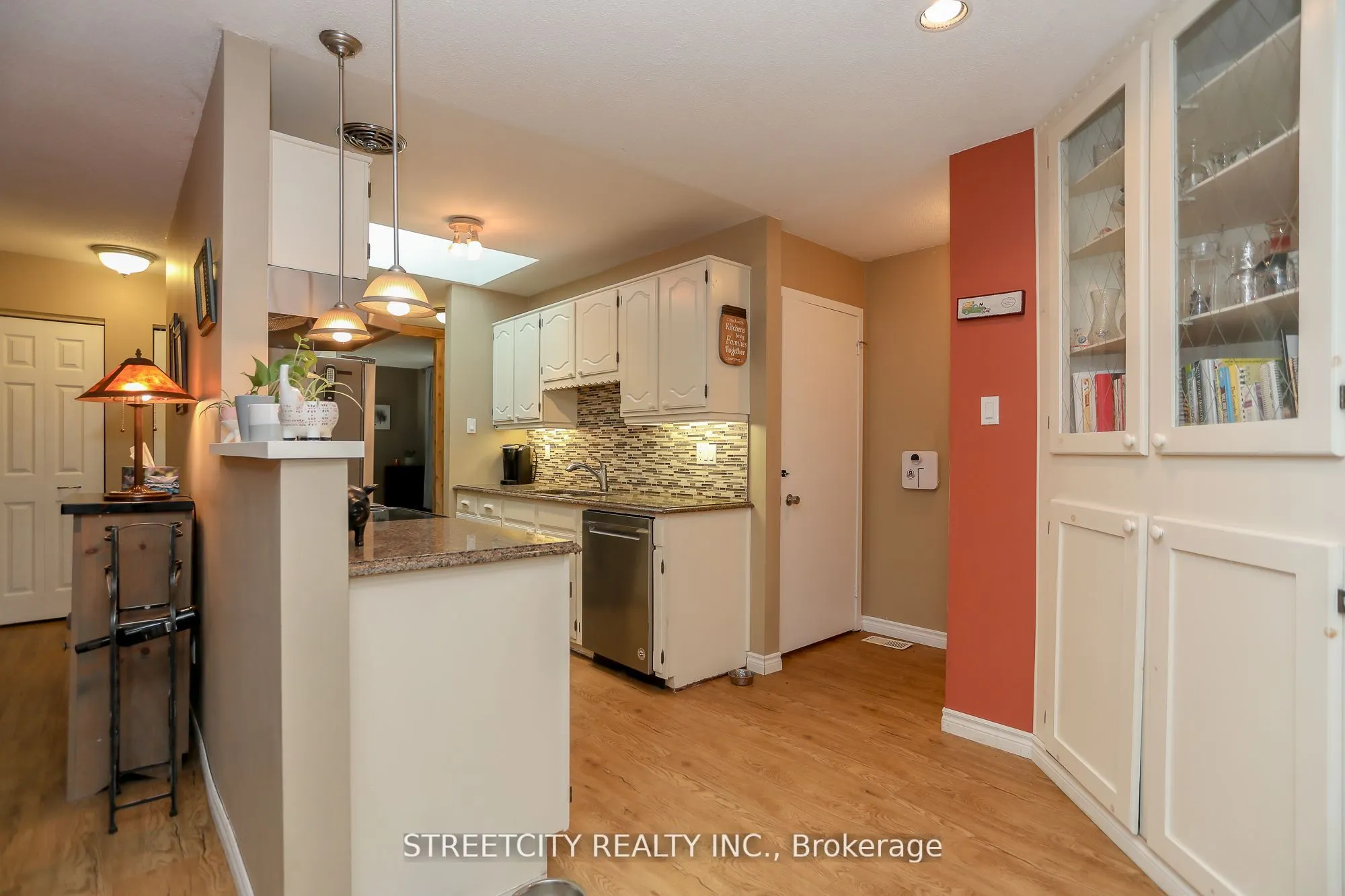 9 Cottonwood Crescent W