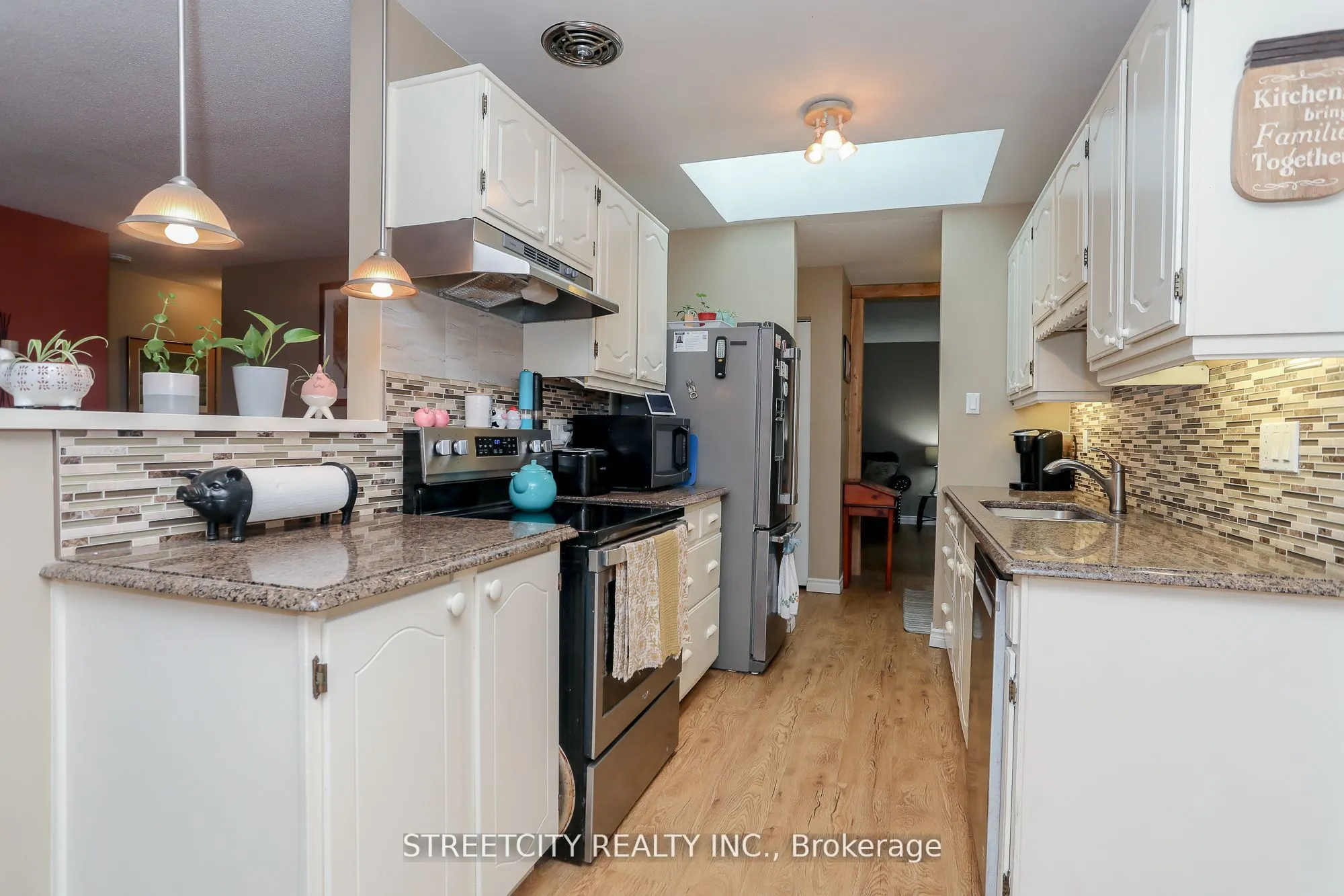9 Cottonwood Crescent W