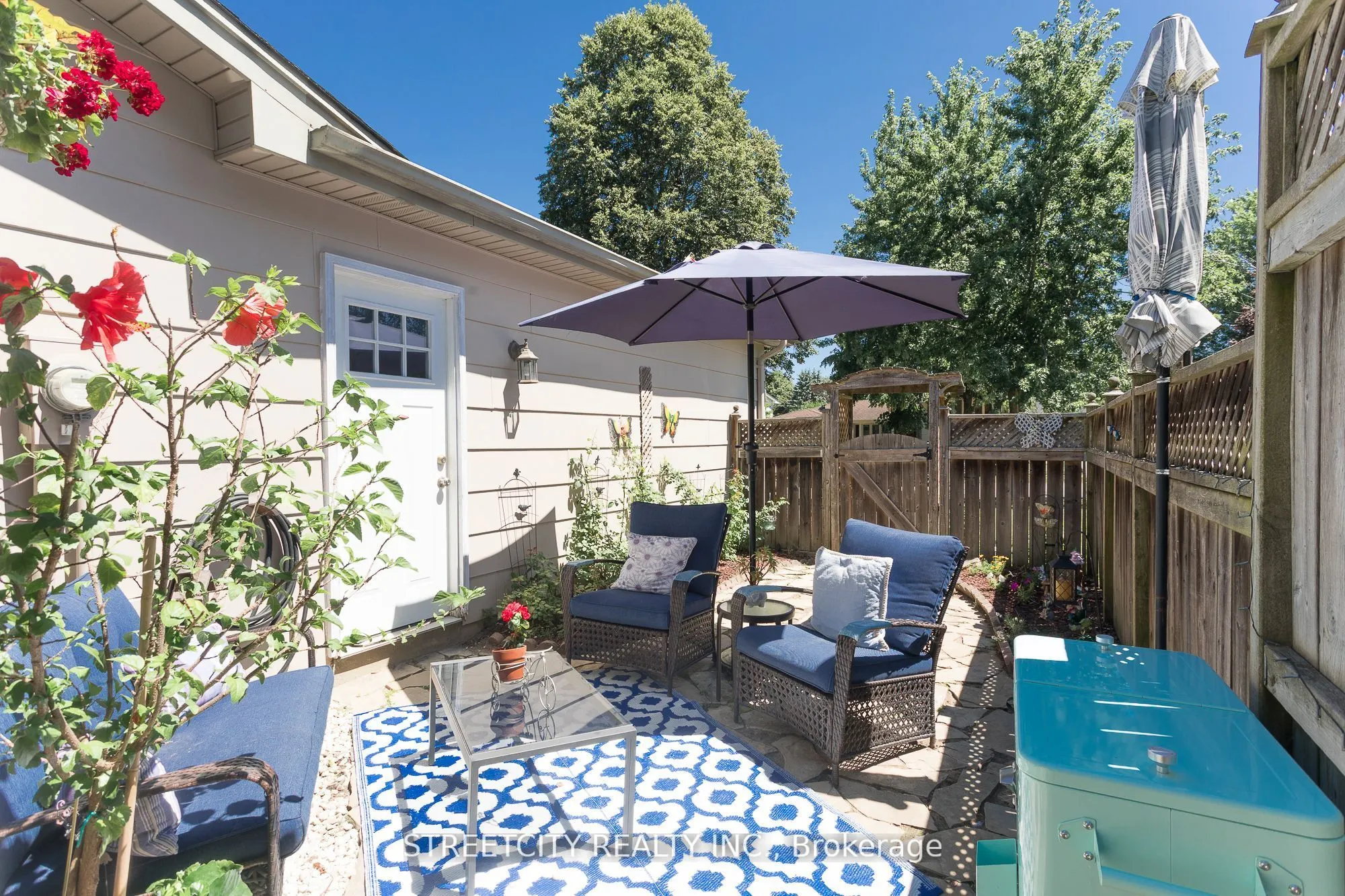 9 Cottonwood Crescent W