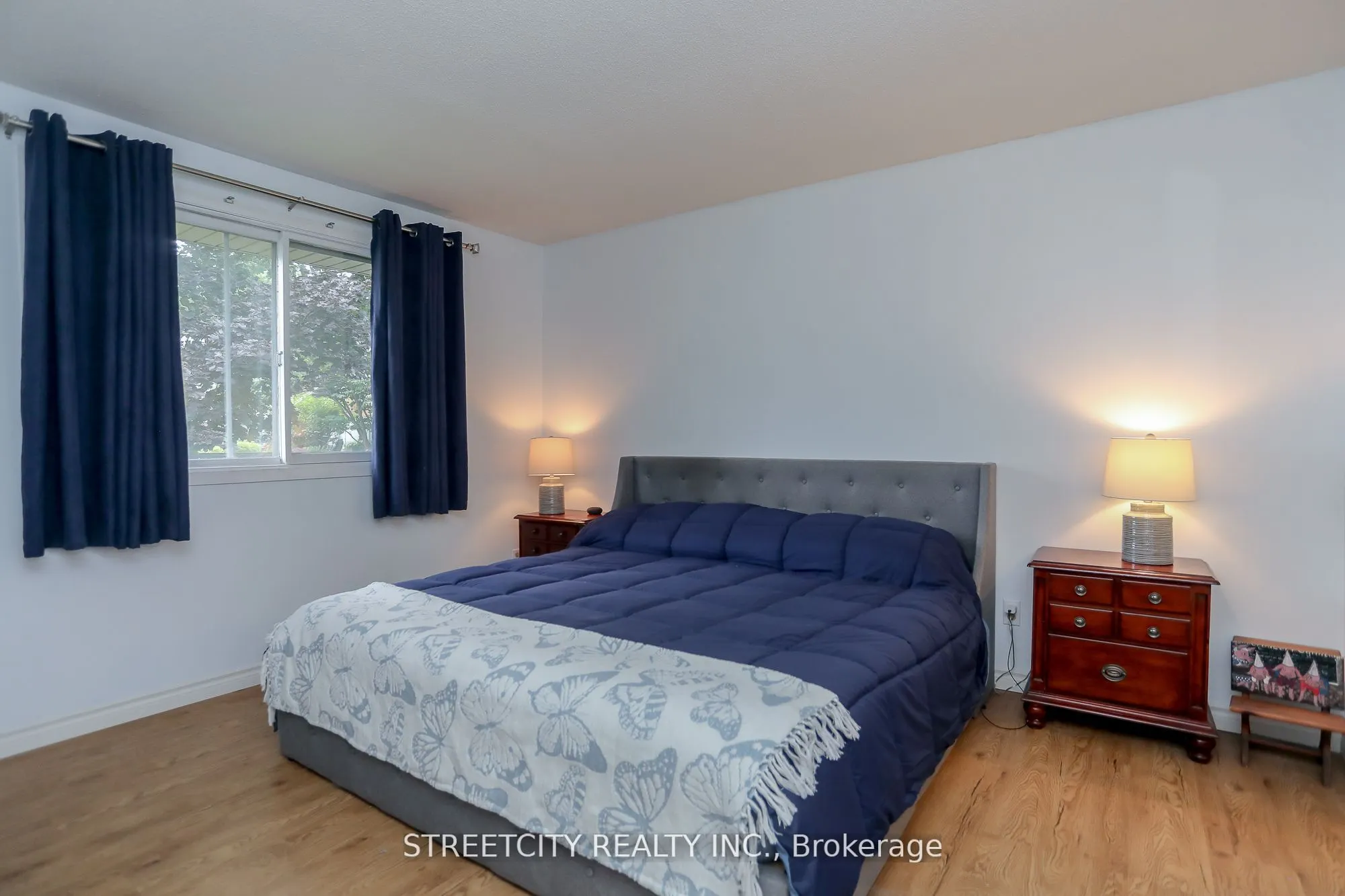 9 Cottonwood Crescent W
