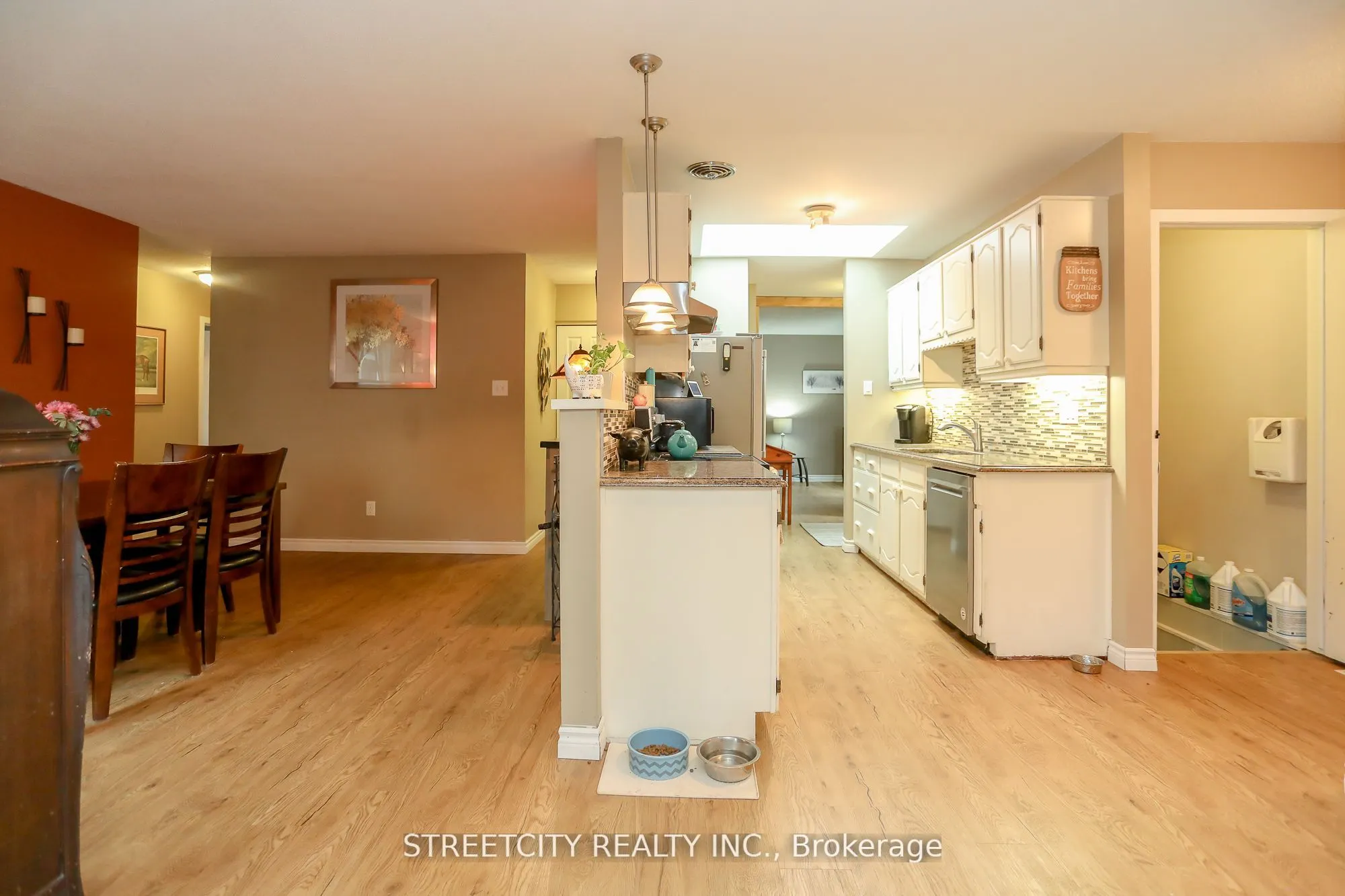 9 Cottonwood Crescent W