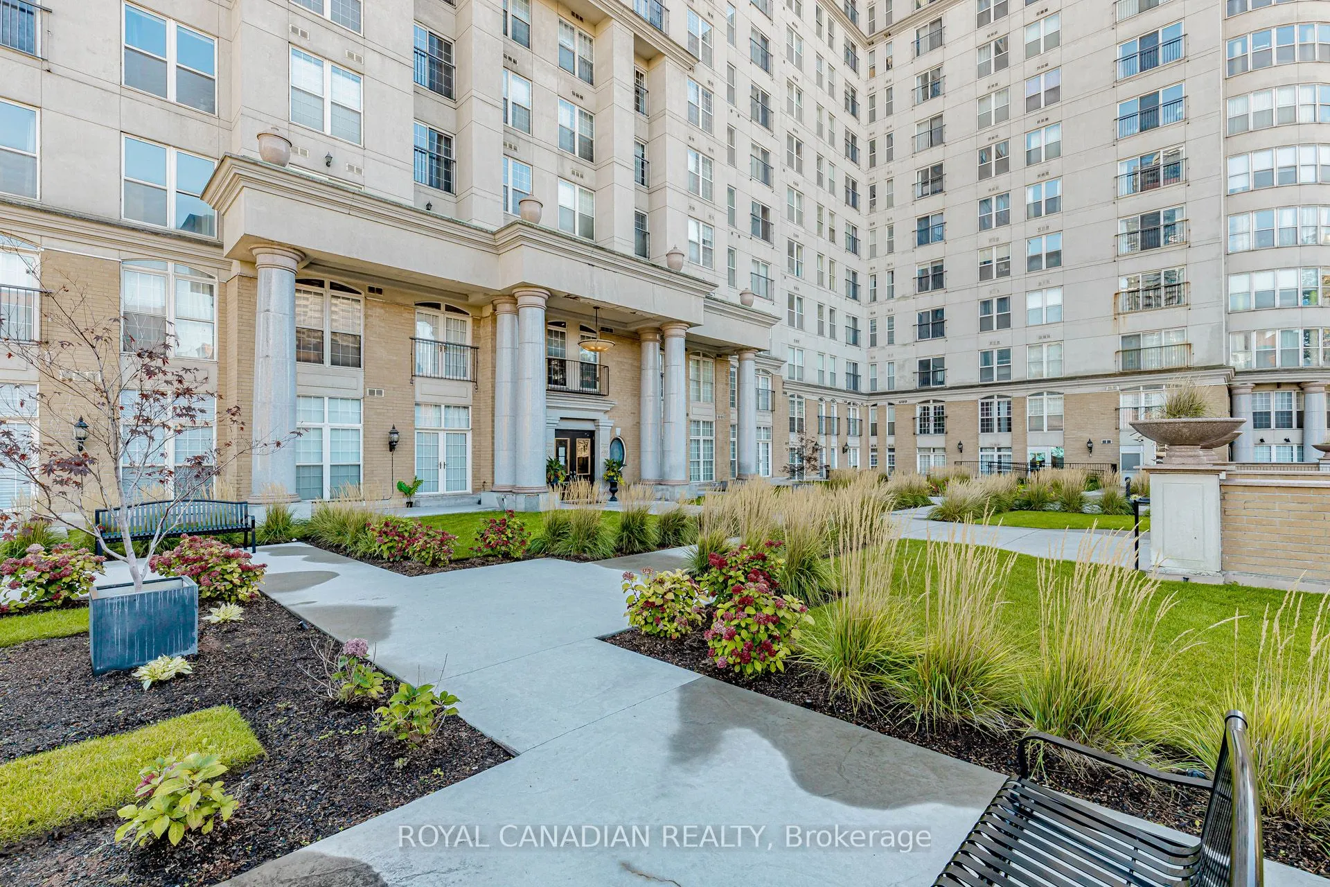 135 James Street S, #1114