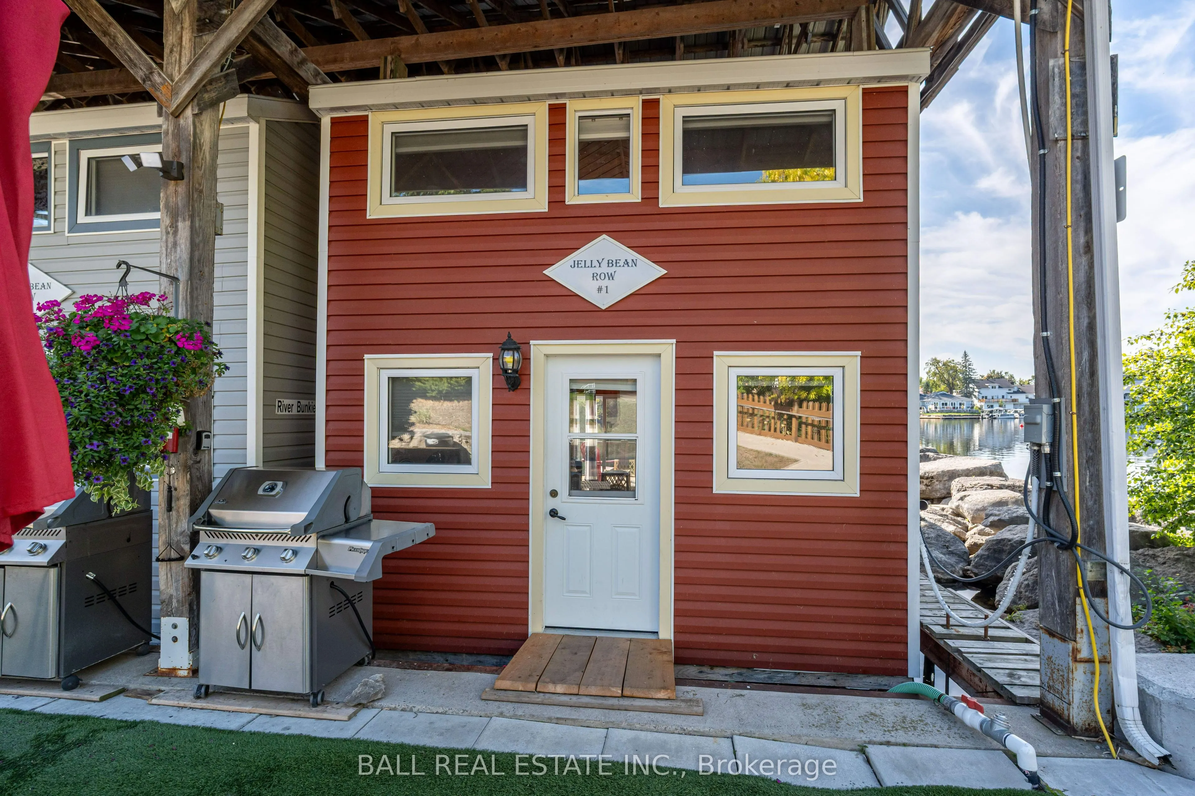 71 Front Street E
