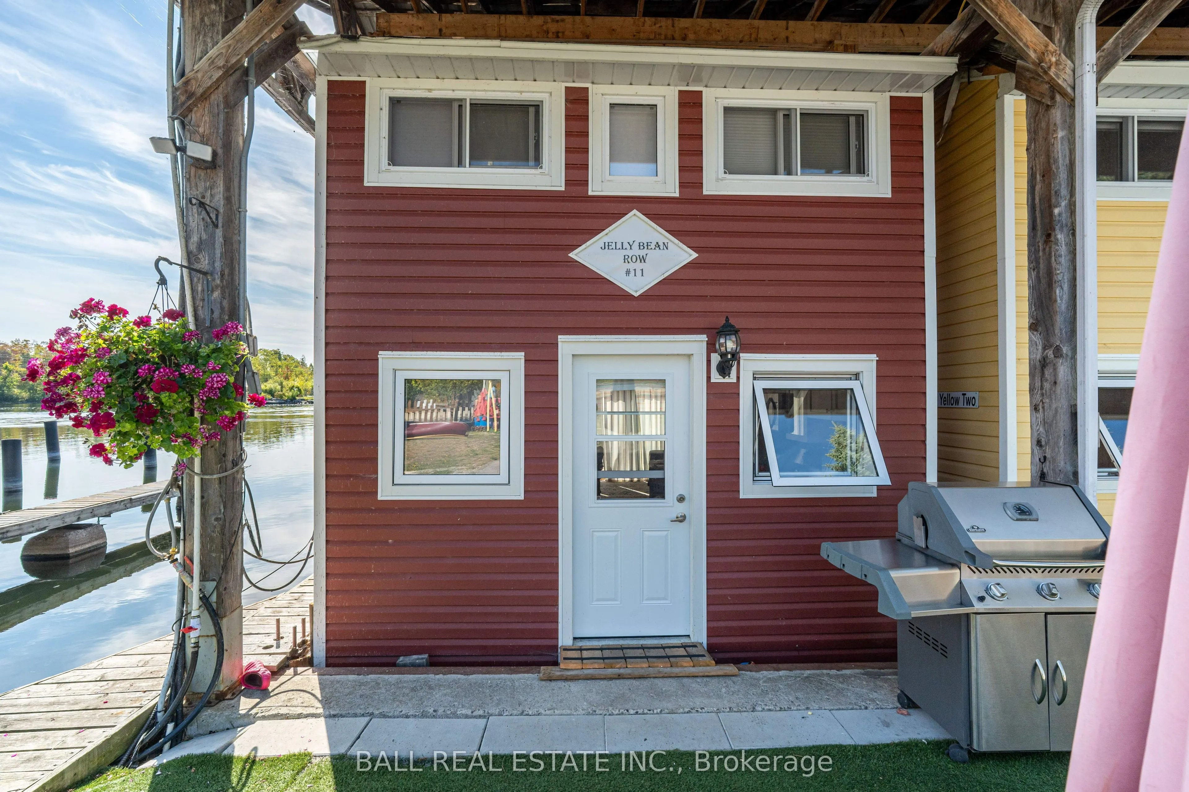 71 Front Street E